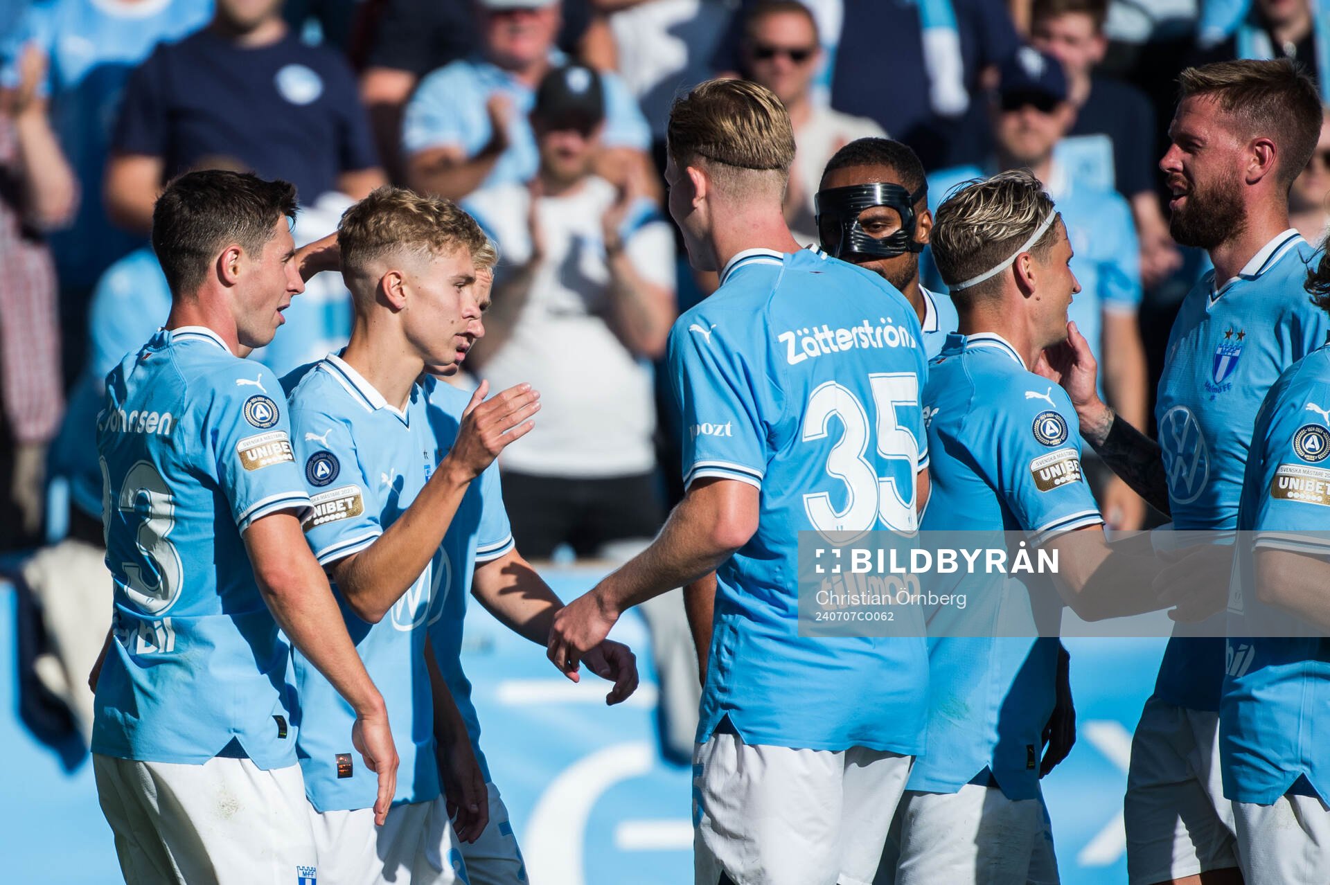Malmö FFs Hugo Bolin jublar med lagkamrater