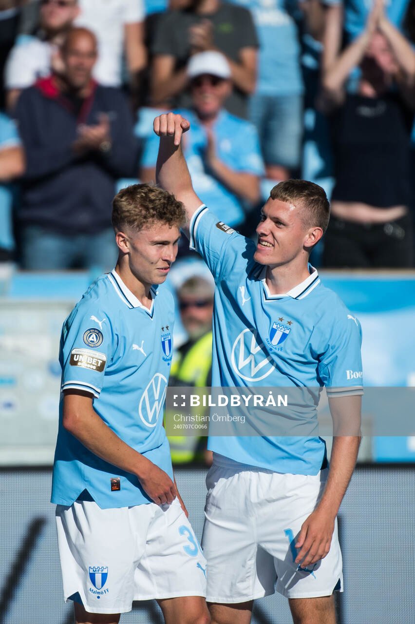 Malmö FFs Hugo Bolin jublar med Sebastian Jörgensen