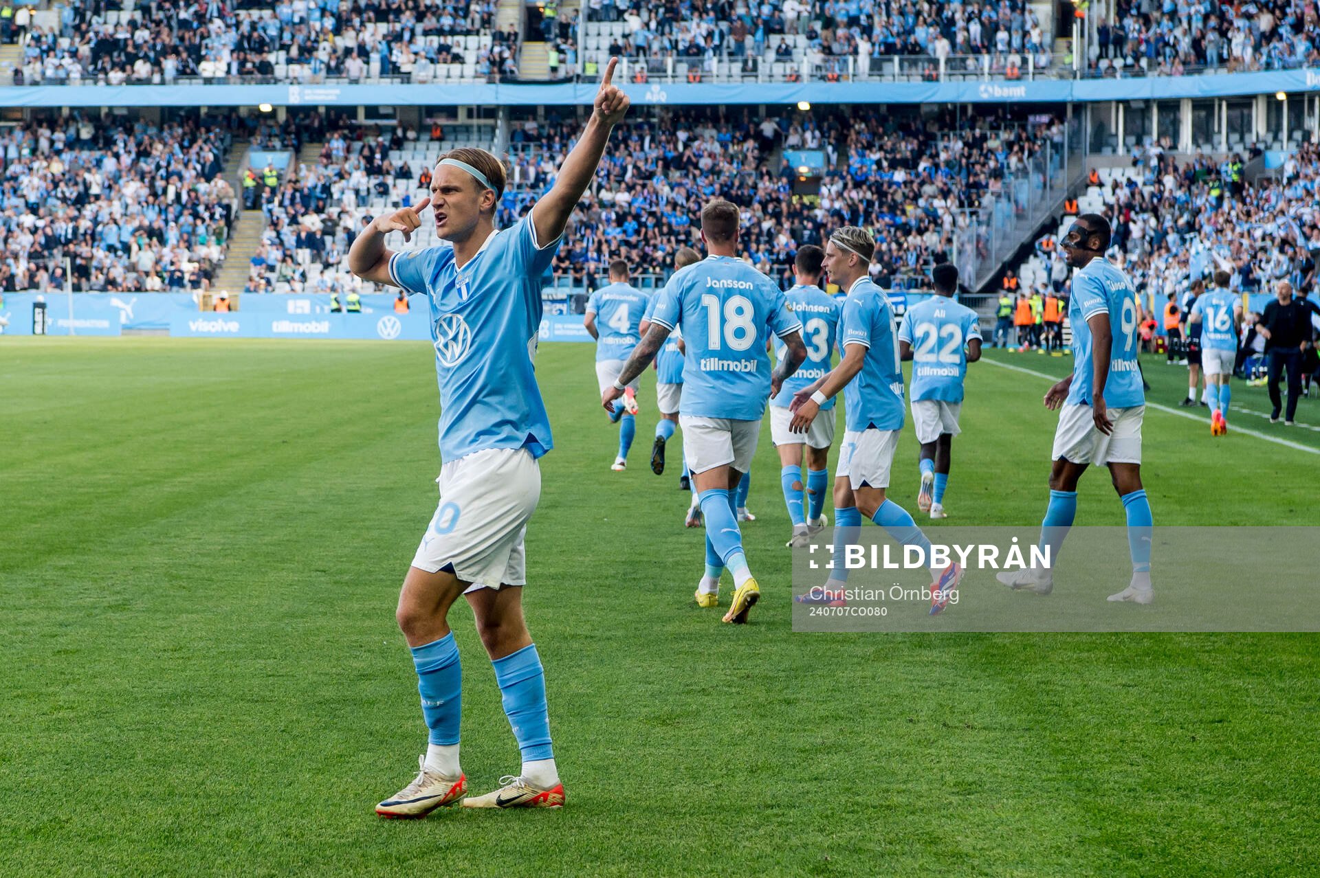 Malmö FFs Erik Botheim jublar efter 3-1 under fotbollsmatchen i Allsvenskan mellan Malmö FF och Halmstad den 7 juli 2024 i Malmö. 