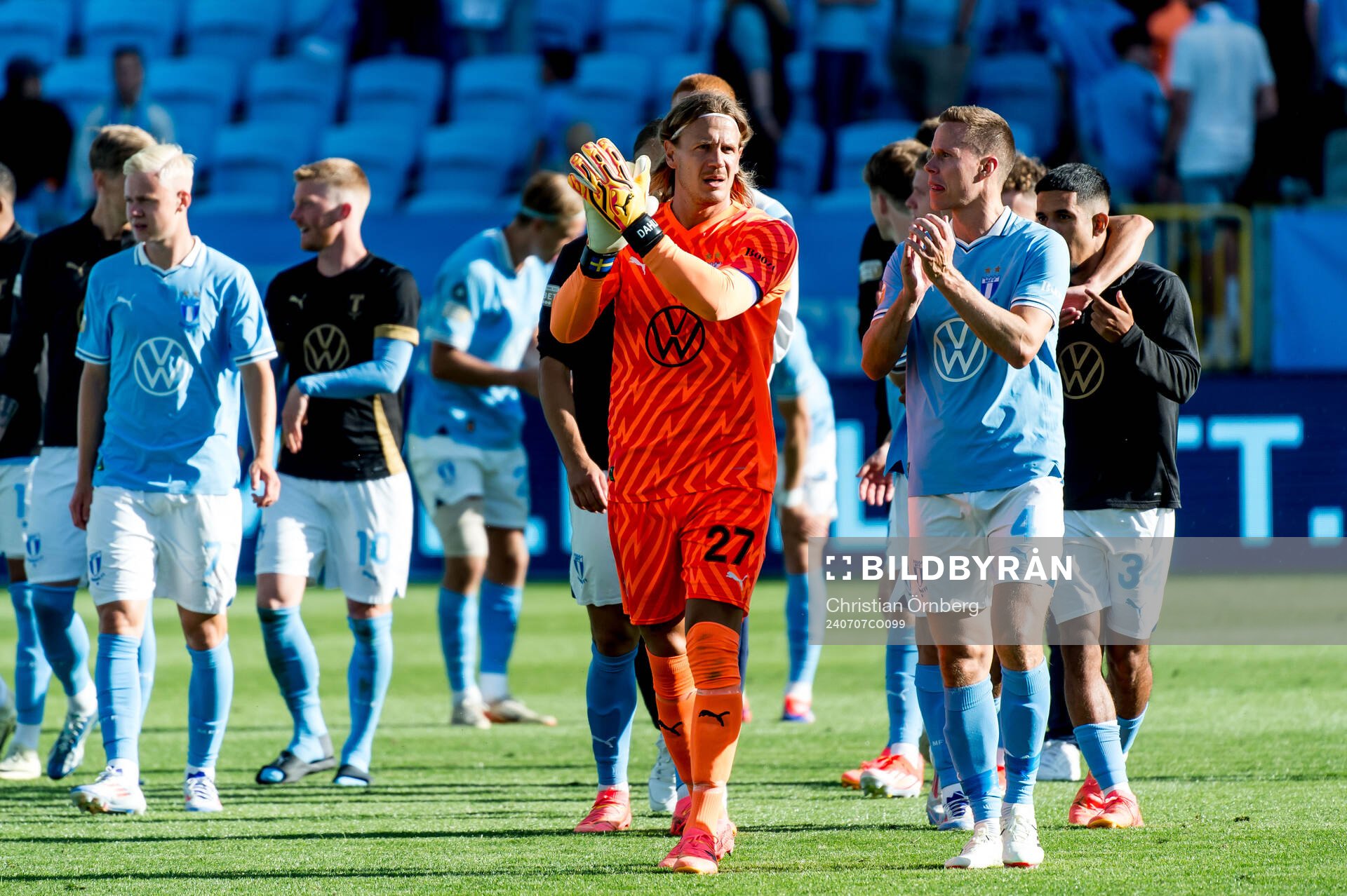 Malmö FFs målvakt Johan Dahlin och Niklas Moisander jublar