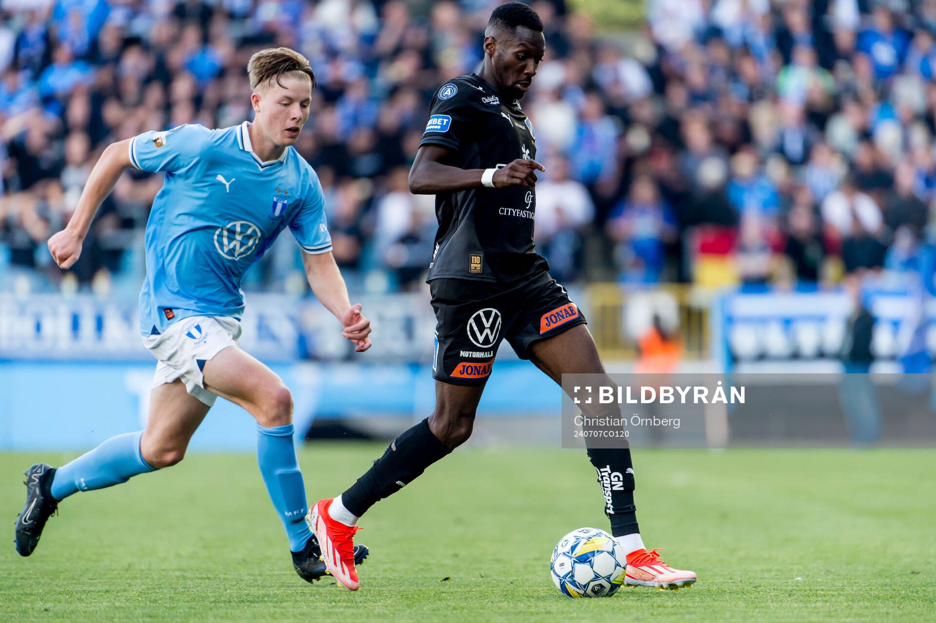 Malmö FFs Nils Zätterström och Halmstads Blair Sebastian