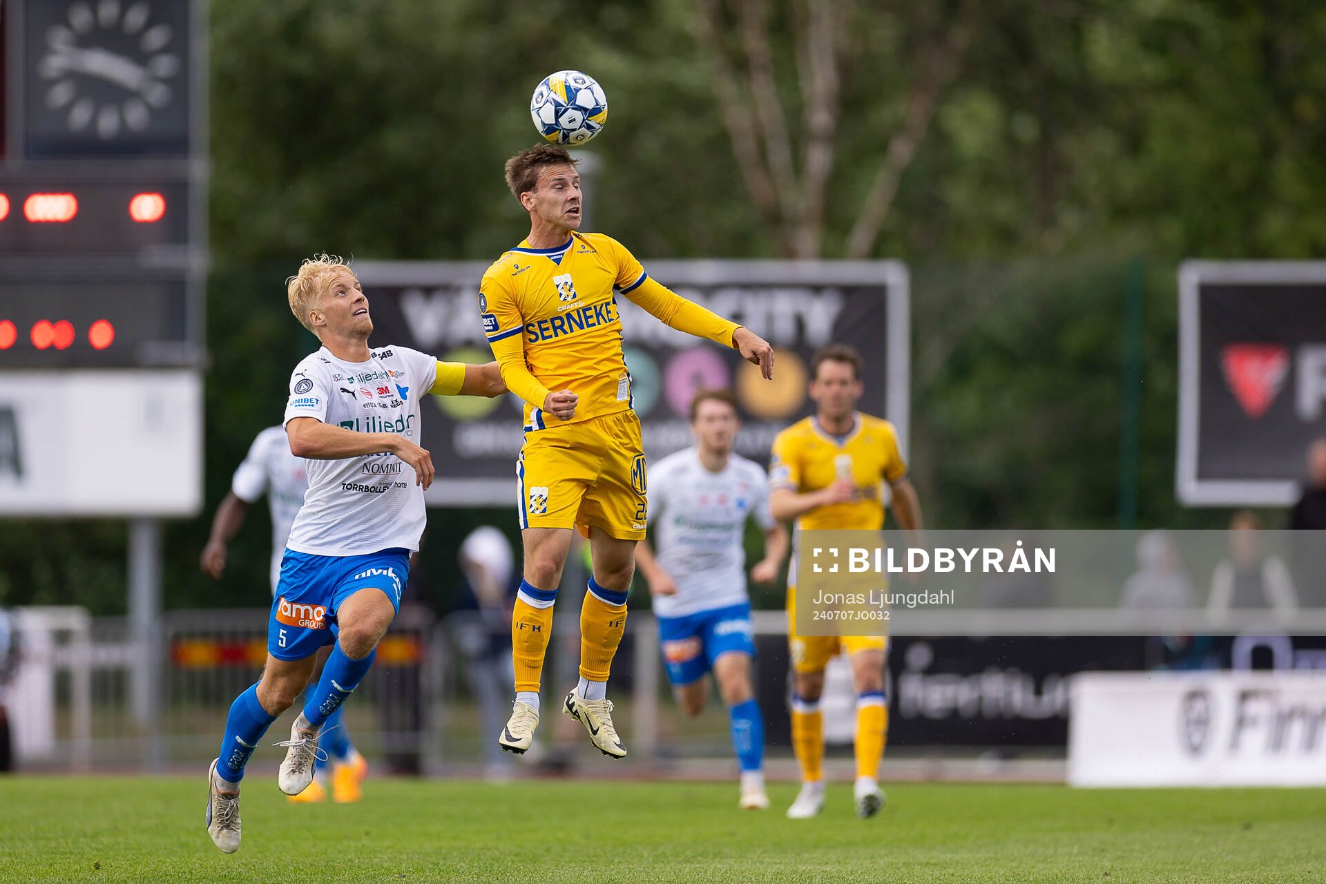 Värnamos Victor Larsson och IFK Göteborgs Lucas Kåhed