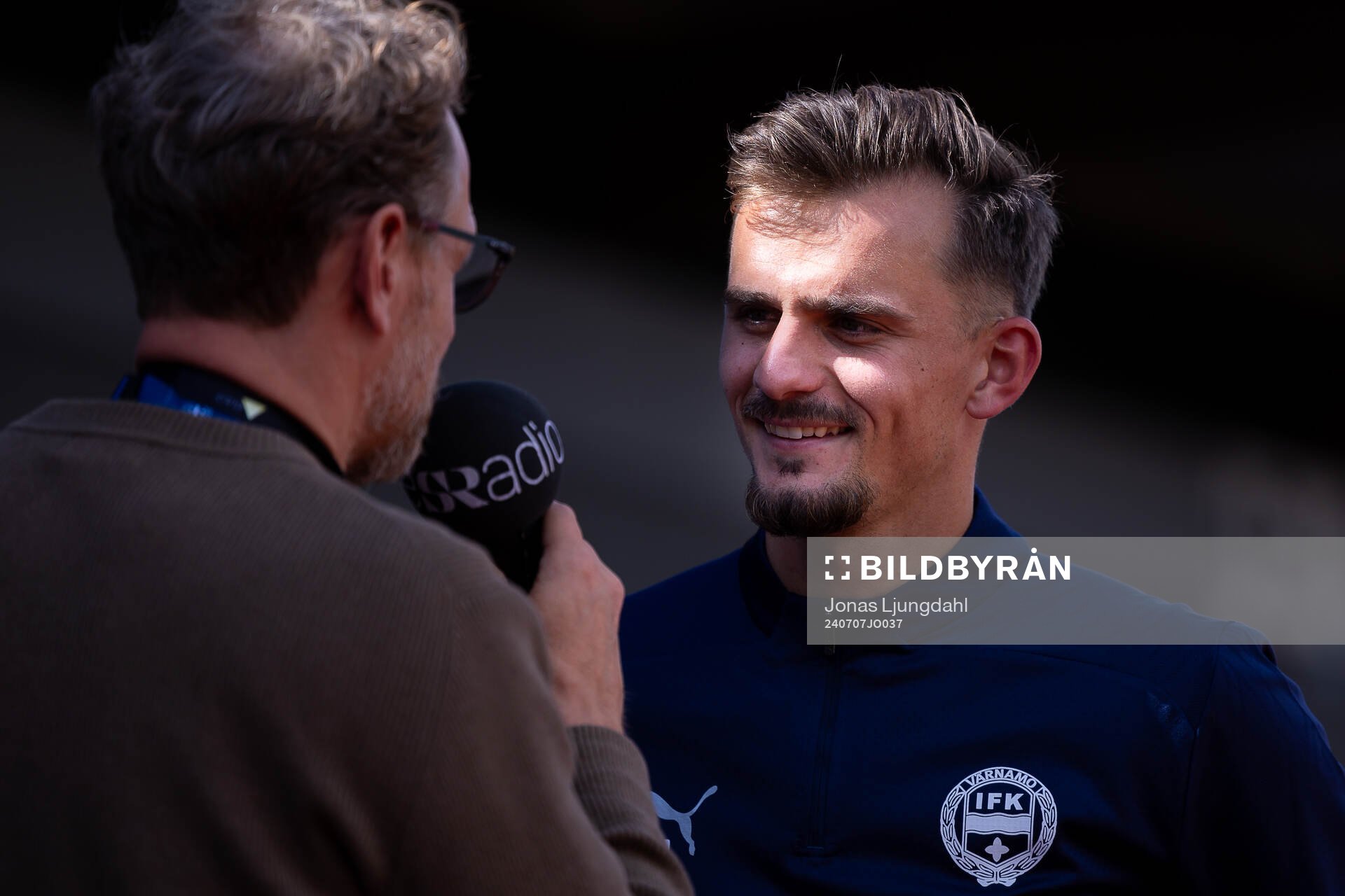 Värnamos Ajdin Zeljkovic blir intervjuad