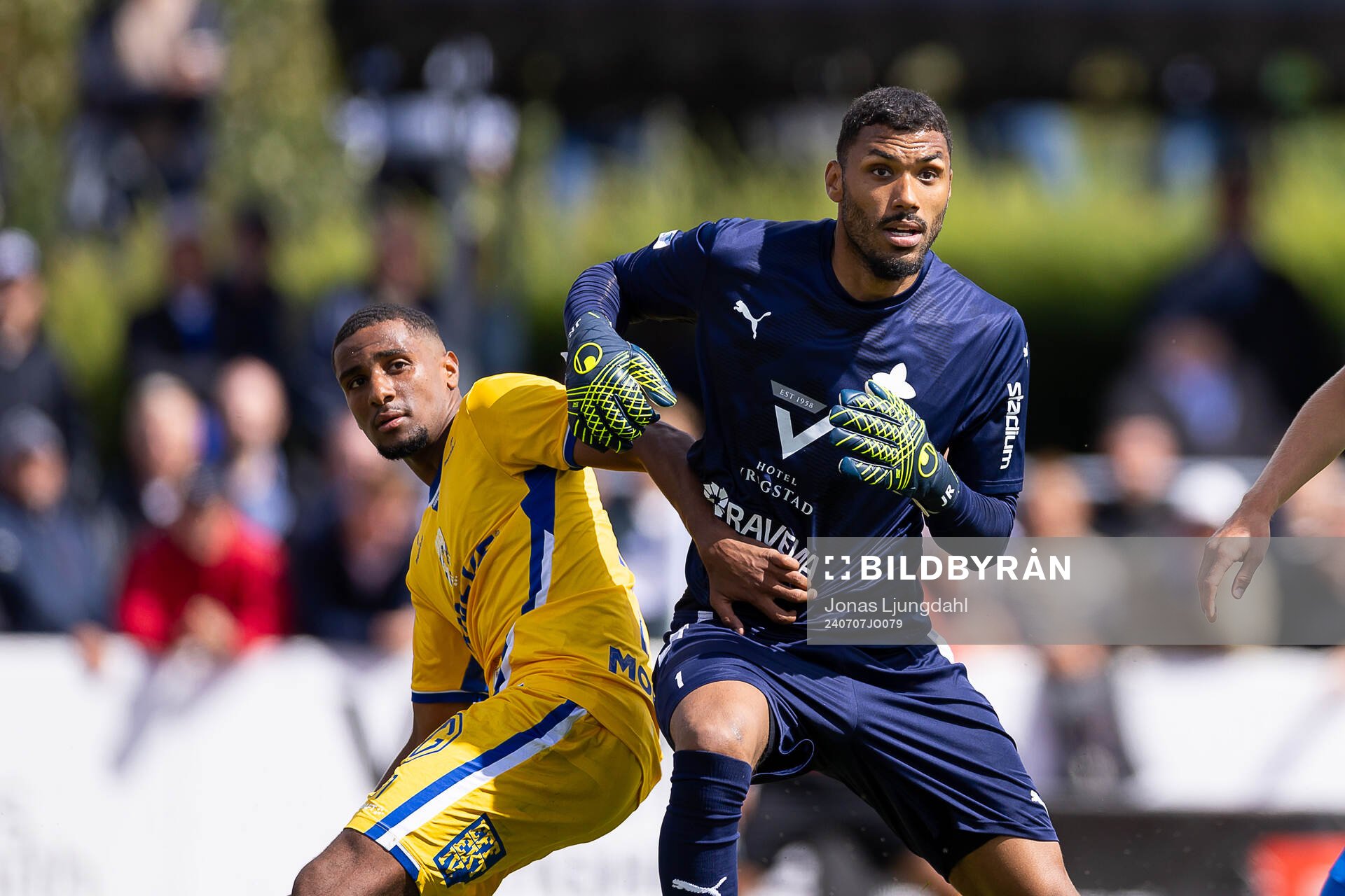 IFK Göteborgs Paulos Abraham och Värnamos målvakt