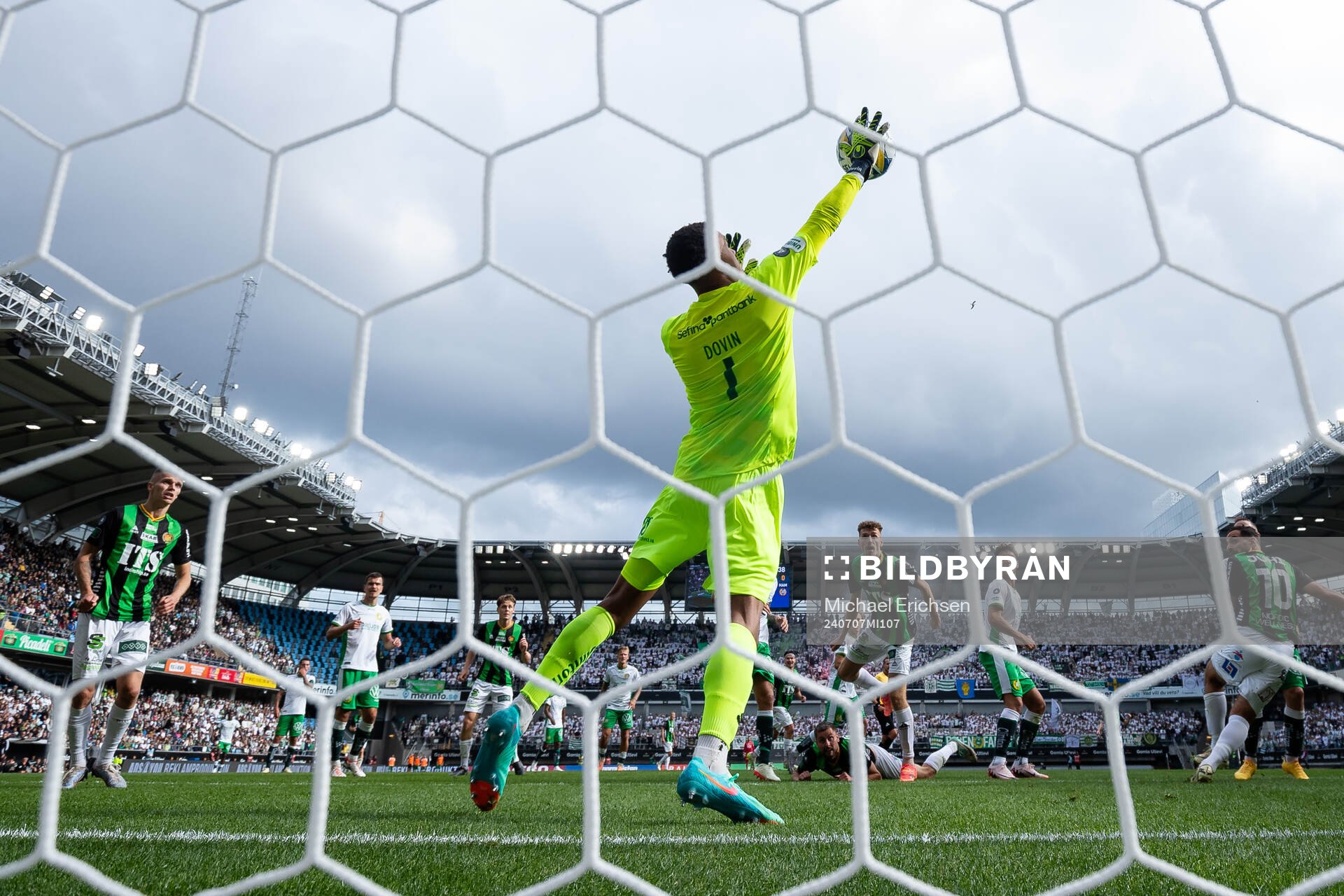 Hammarbys målvakt Oliver Dovin