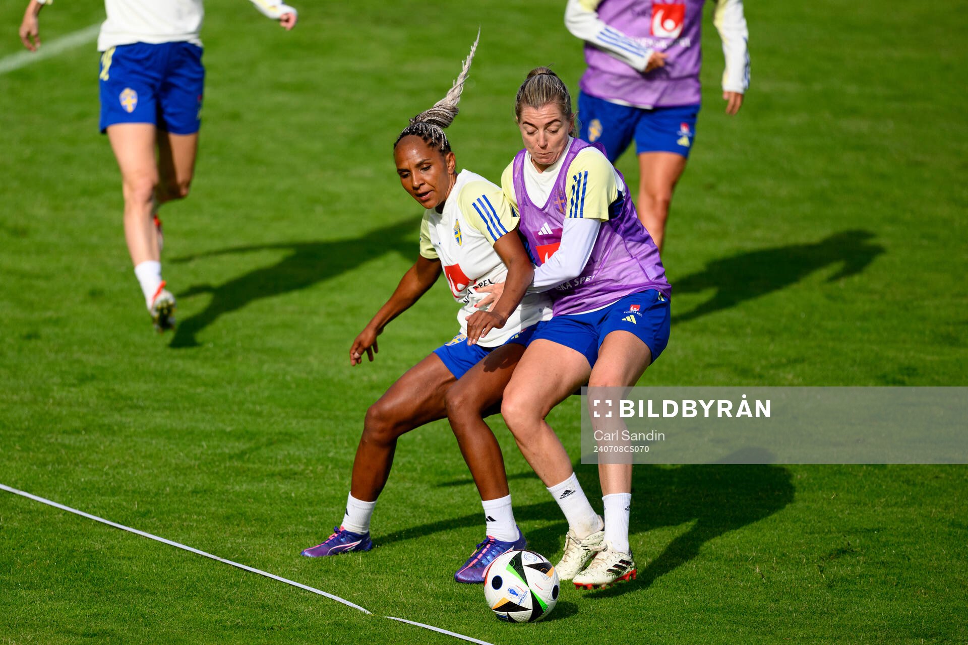 Madelen Janogy and Linda Sembrant