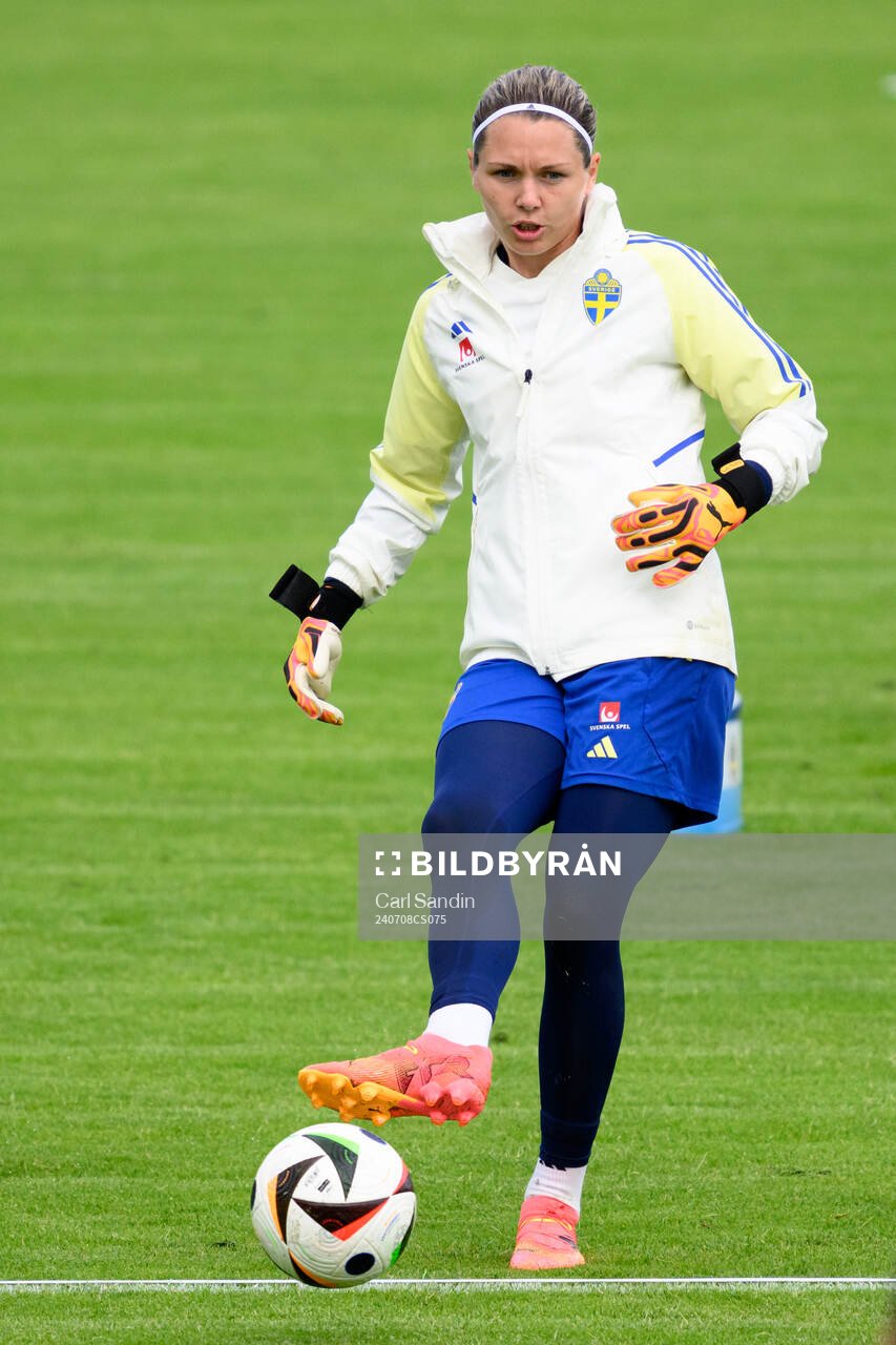 goalkeeper Jennifer Falk