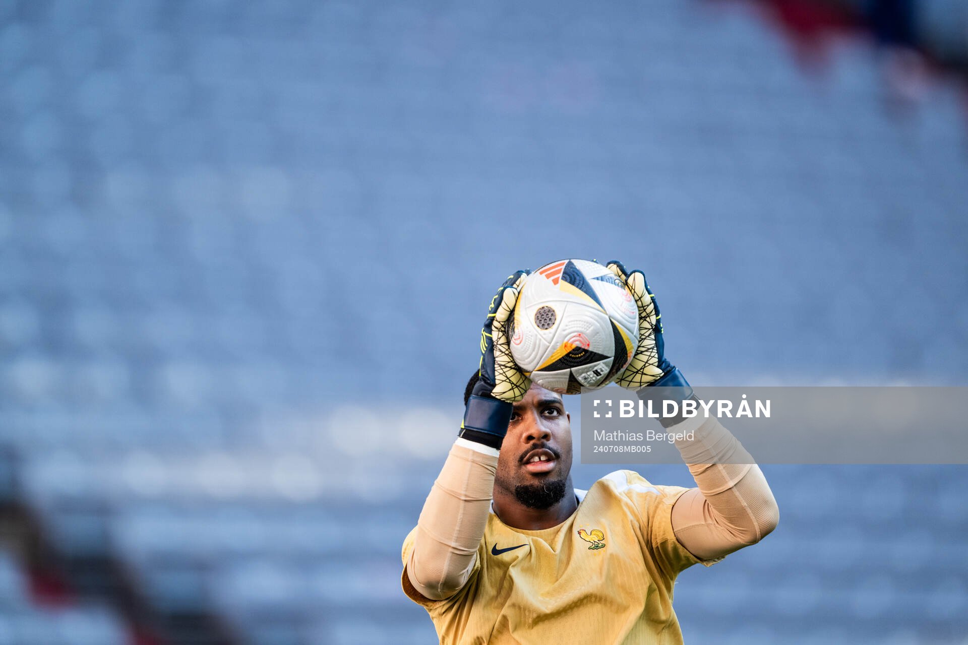 Goalkeeper Mike Maignan at a training session with France