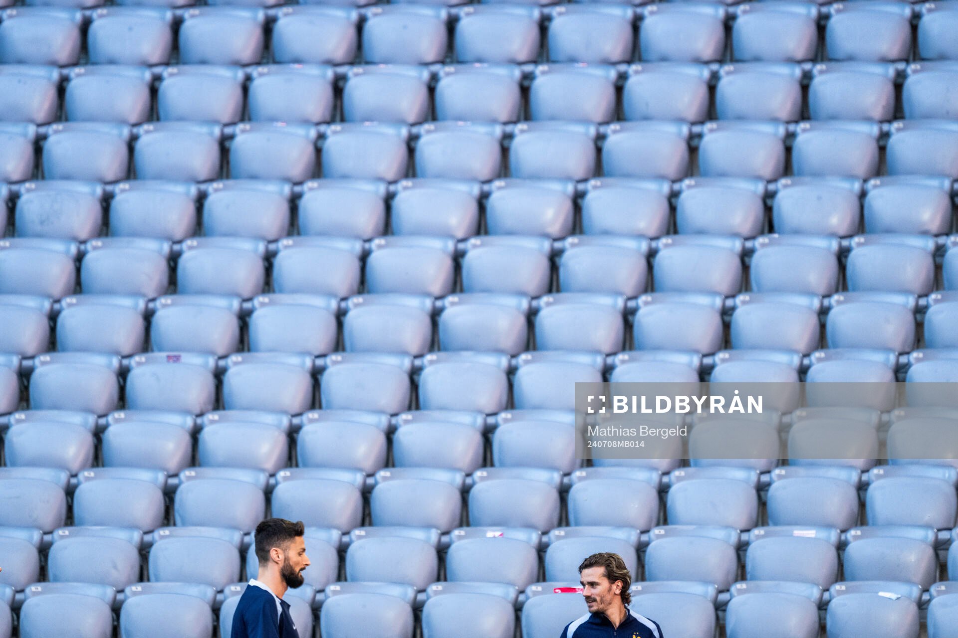 Olivier Giroud and Antoine Griezmann at a training session