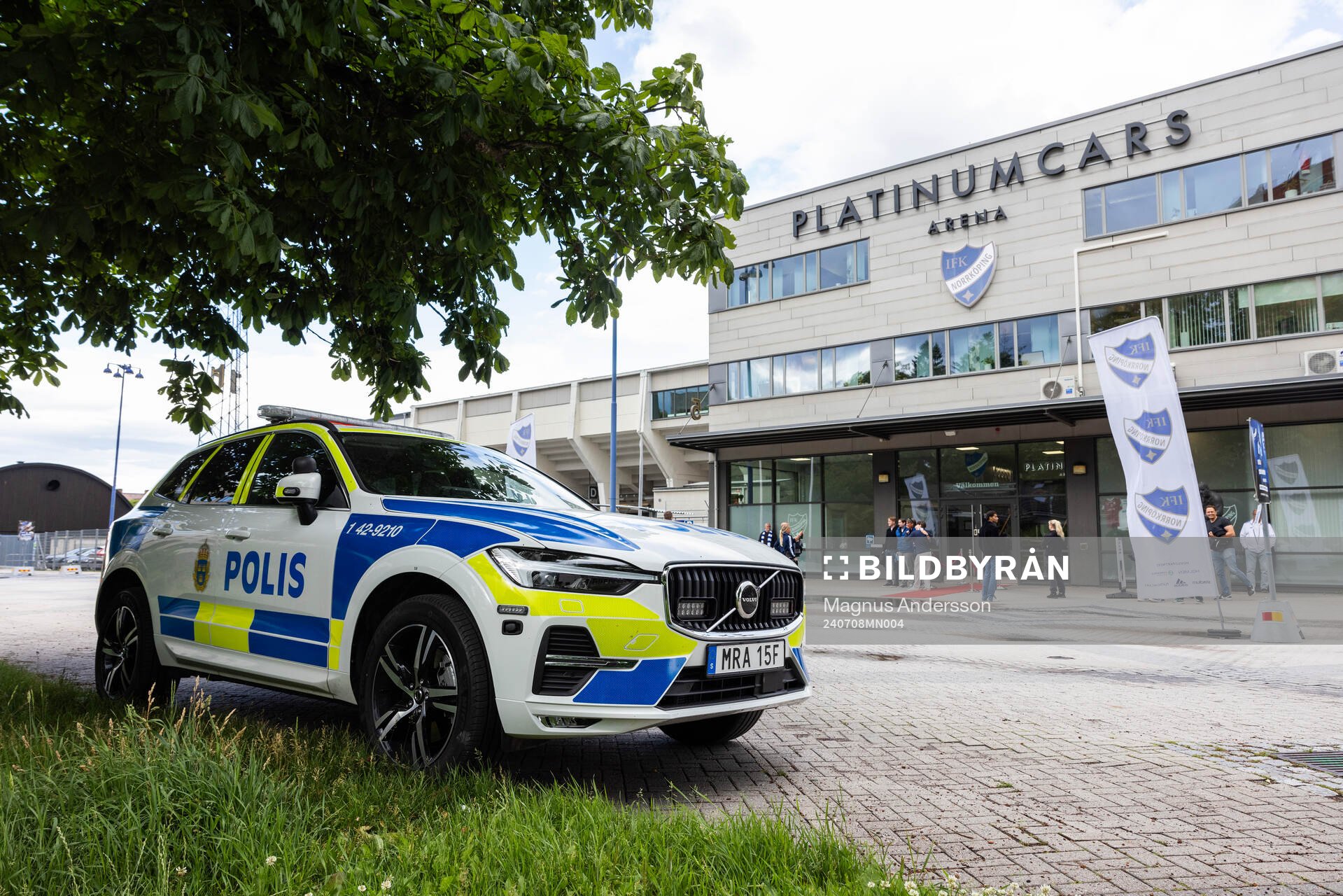 En polisbil vid Platinum Cars Arena