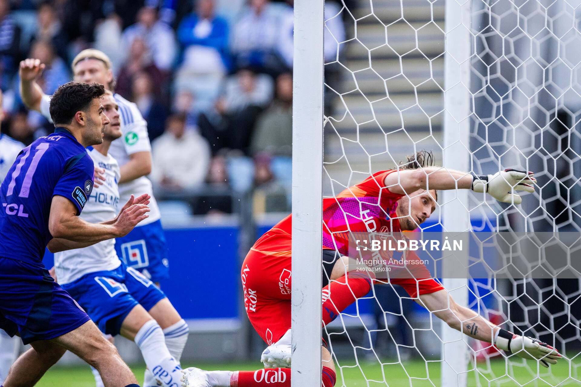 Djurgårdens Deniz Hummet gör 0-1 bakom IFK Norrköpings