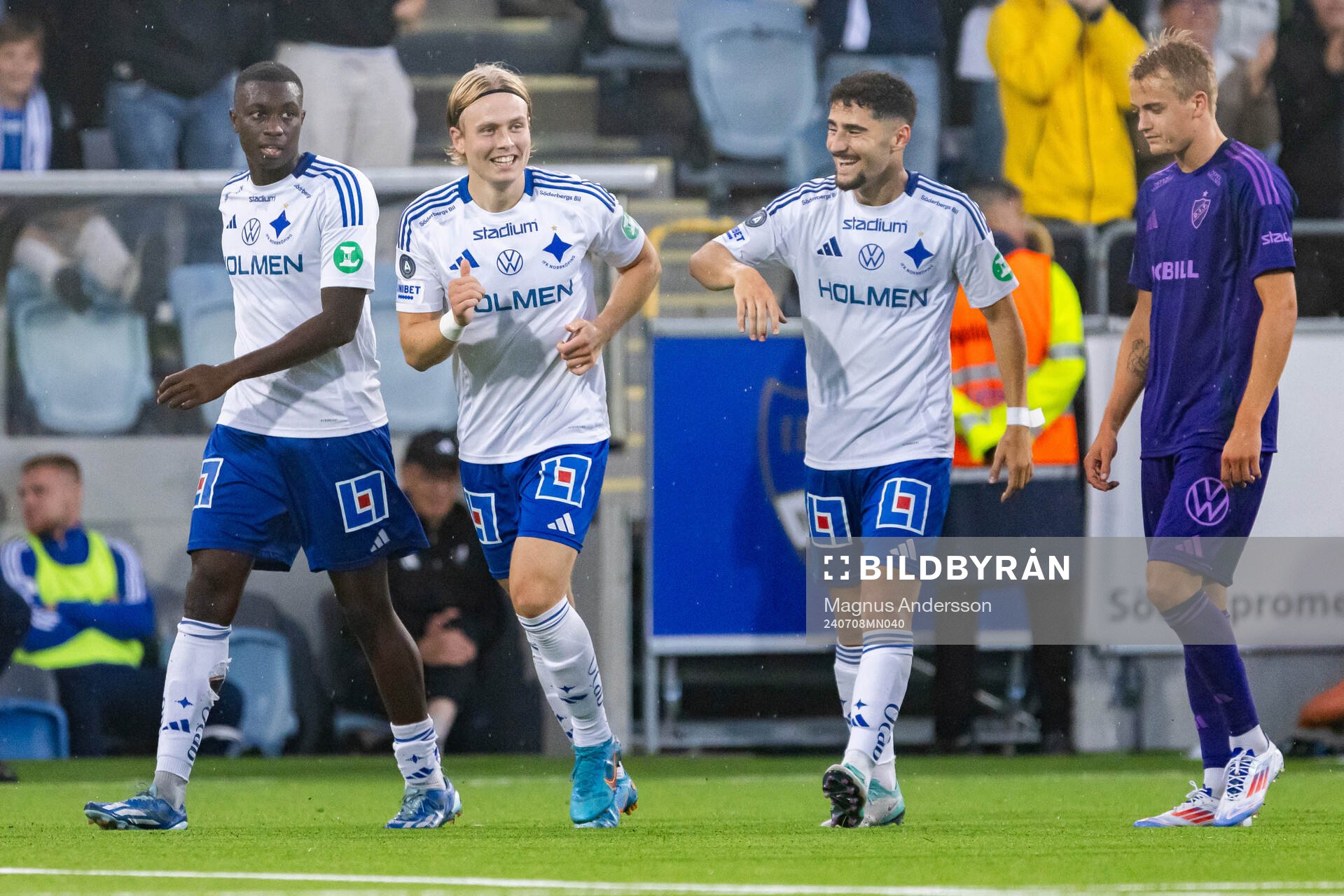 IFK Norrköpings Isak Andri Sigurgeirsson jublar med