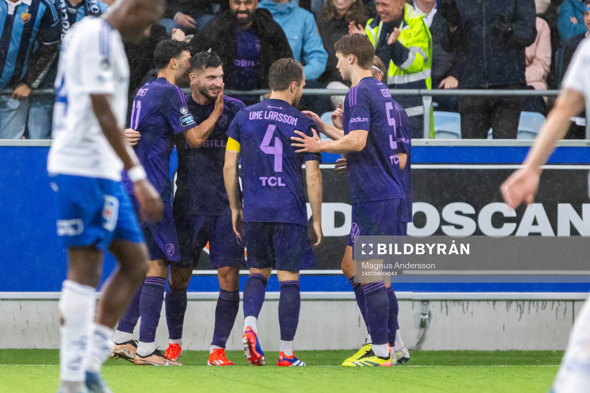 Spelare ur Djurgården jublar