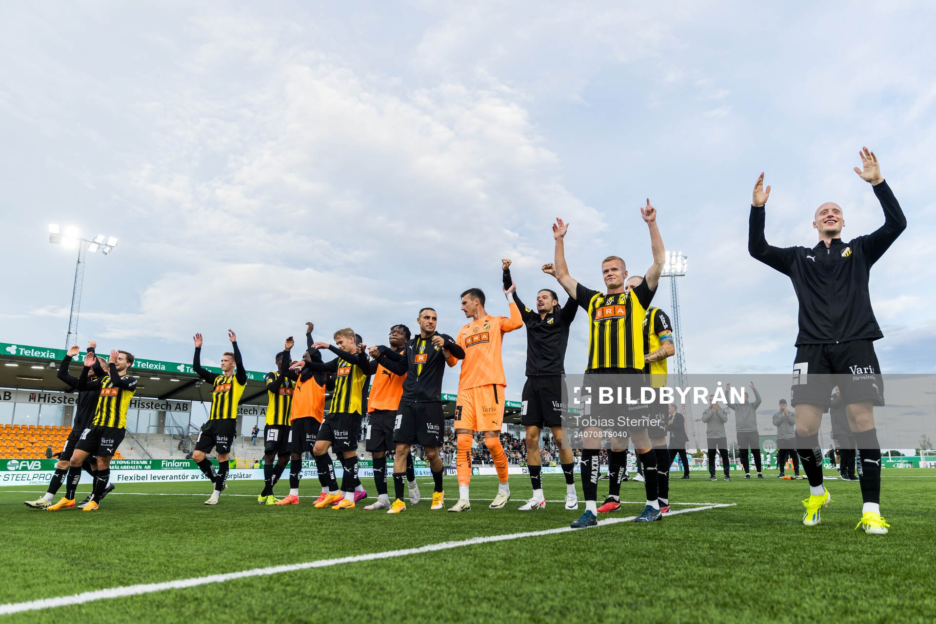 Spelare ur Häcken jublar