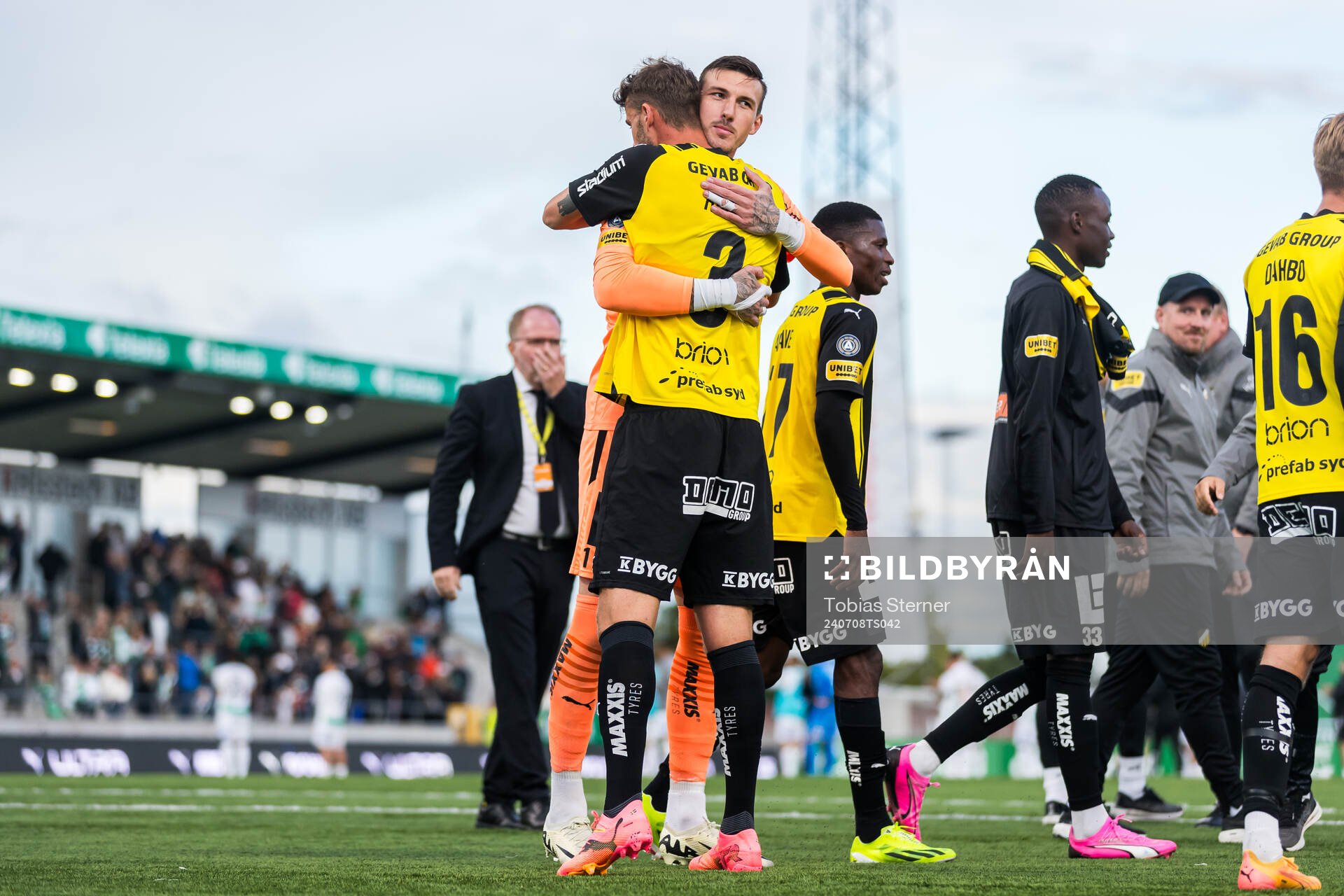 Häckens Johan Hammar och Andreas Linde jublar