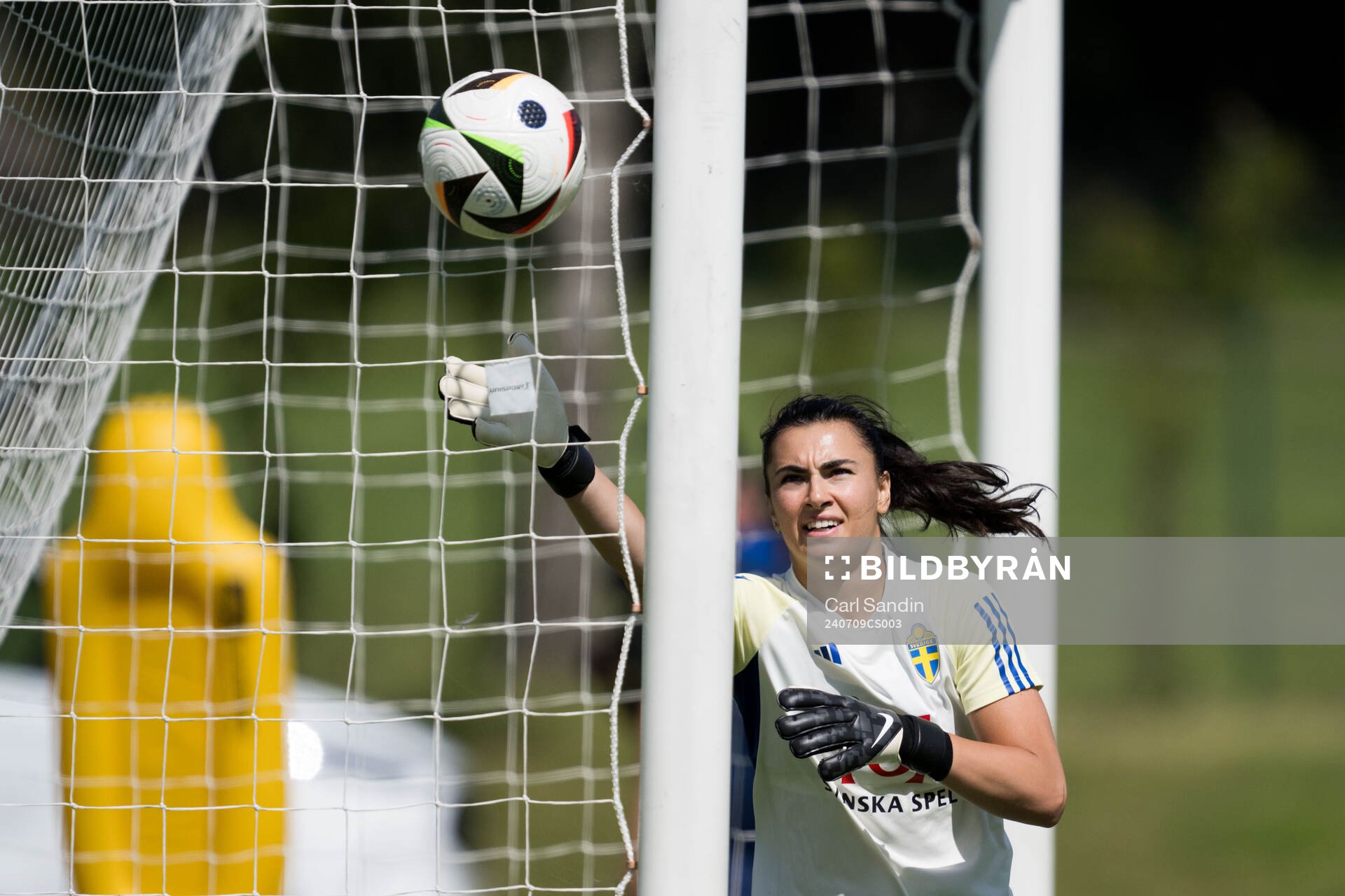 Goalkeeper Zecira Musovic of Sweden