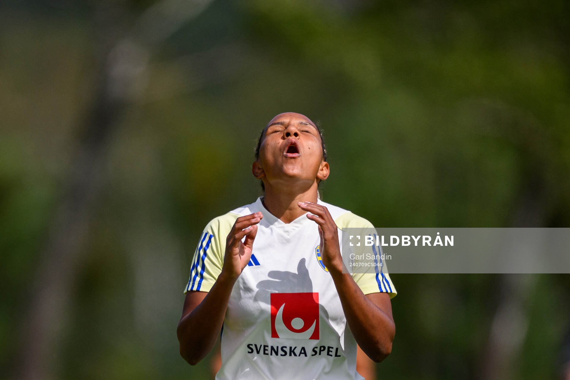 Madelen Janogy looks dejected