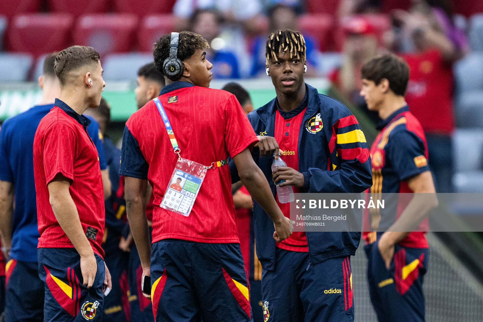 Lamine Yamal and Nicholas Williams of Spain