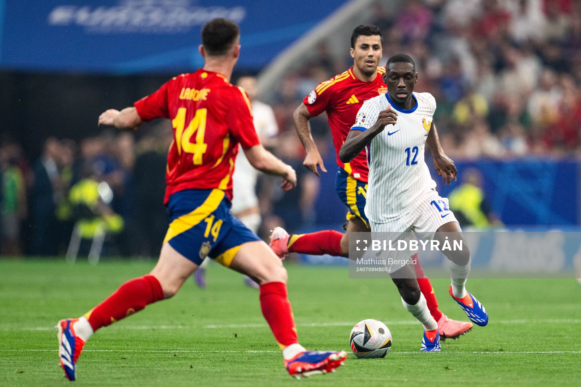 Randal Kolo Muani of France