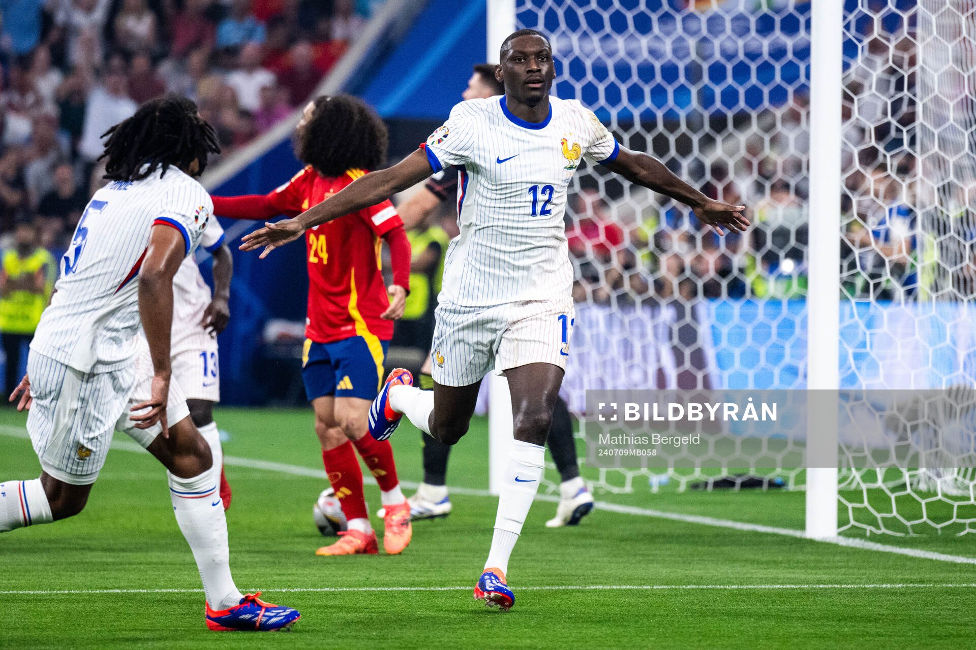 Randal Kolo Muani of France celebrates