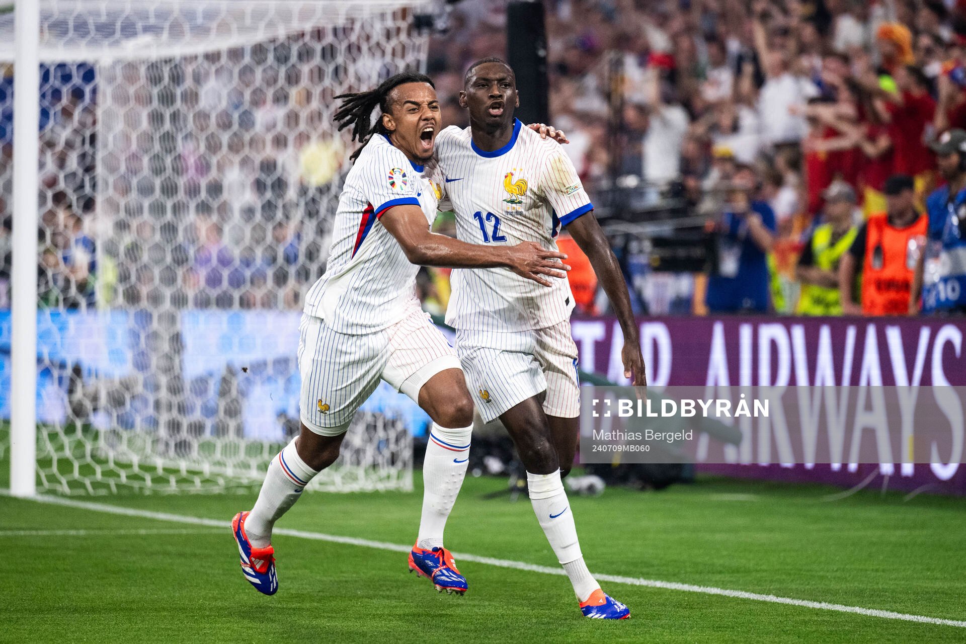 Jules Koundé and Randal Kolo Muani of France celebrate