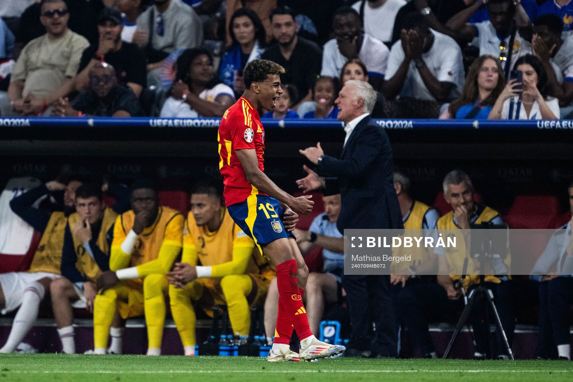 Lamine Yamal of Spain celebrates