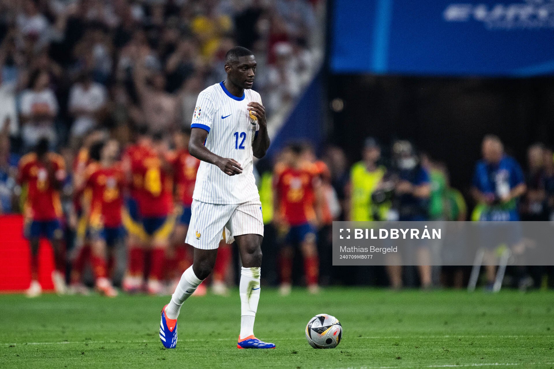 Randal Kolo Muani of France looks dejected