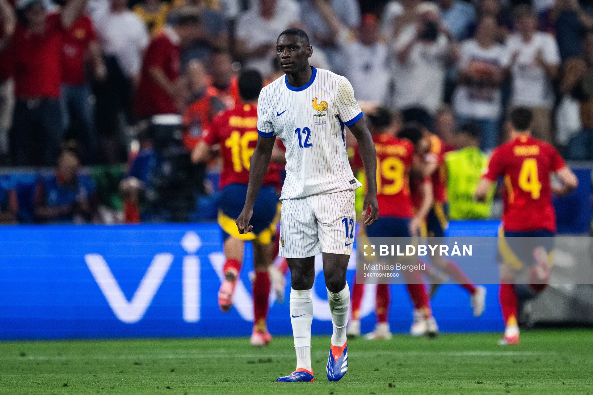 Randal Kolo Muani of France looks dejected