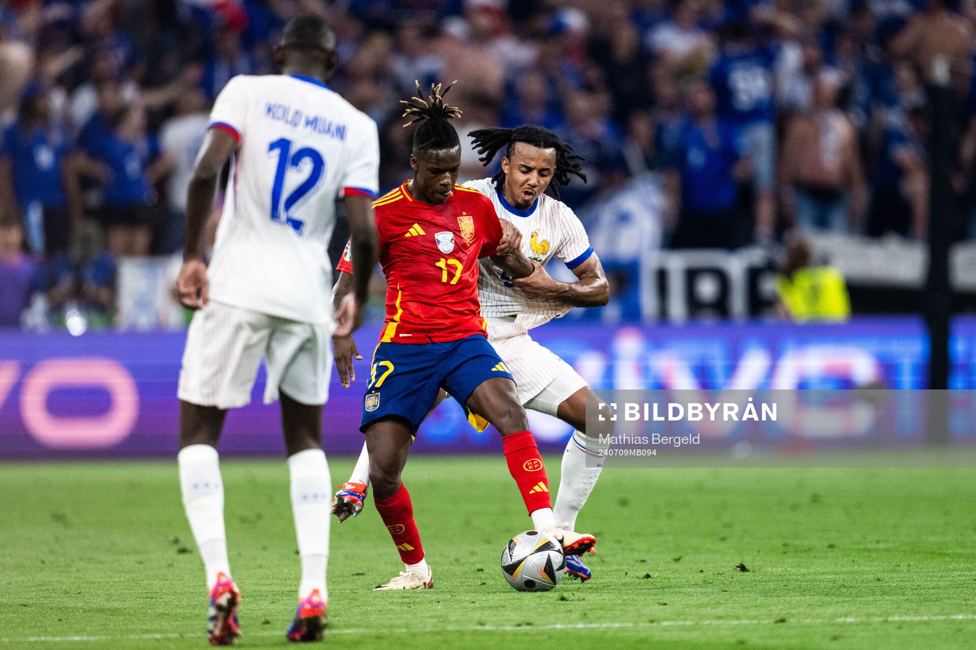 Nicholas Williams of Spain and Jules Koundé of France