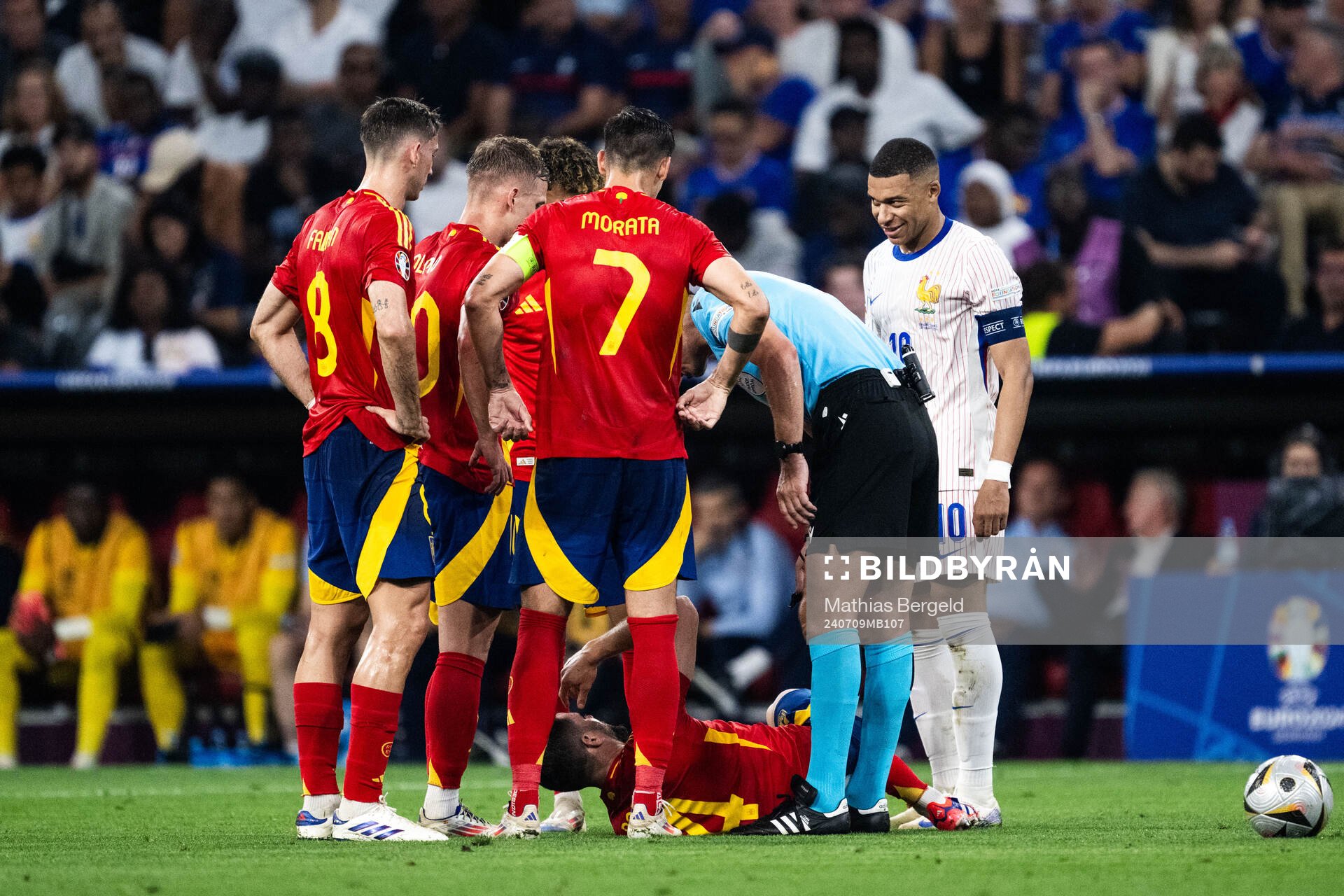 Daniel Vivian of Spain in pain and Kylian Mbappé of France