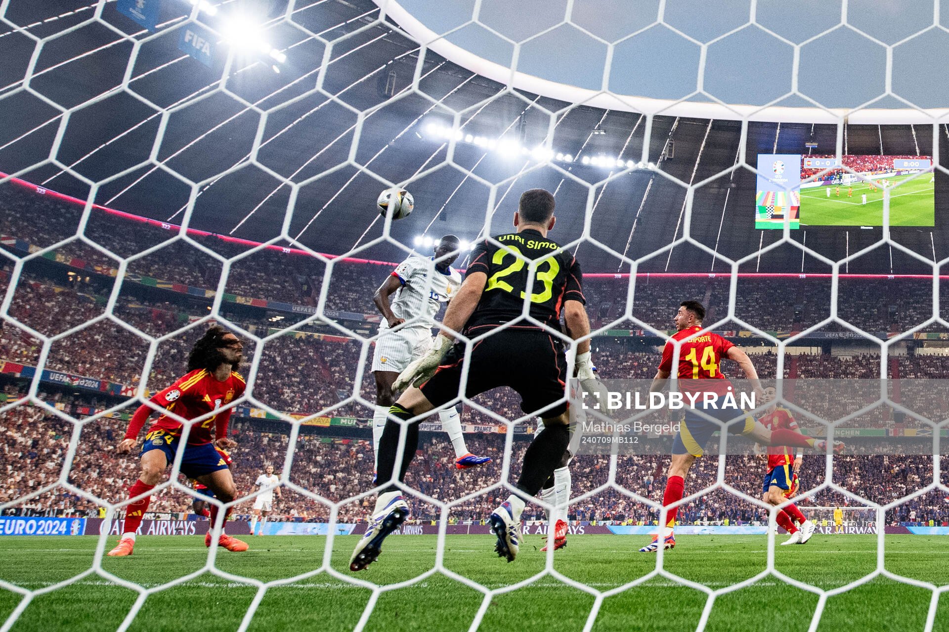 Randal Kolo Muani of France scores 0-1 behind Marc