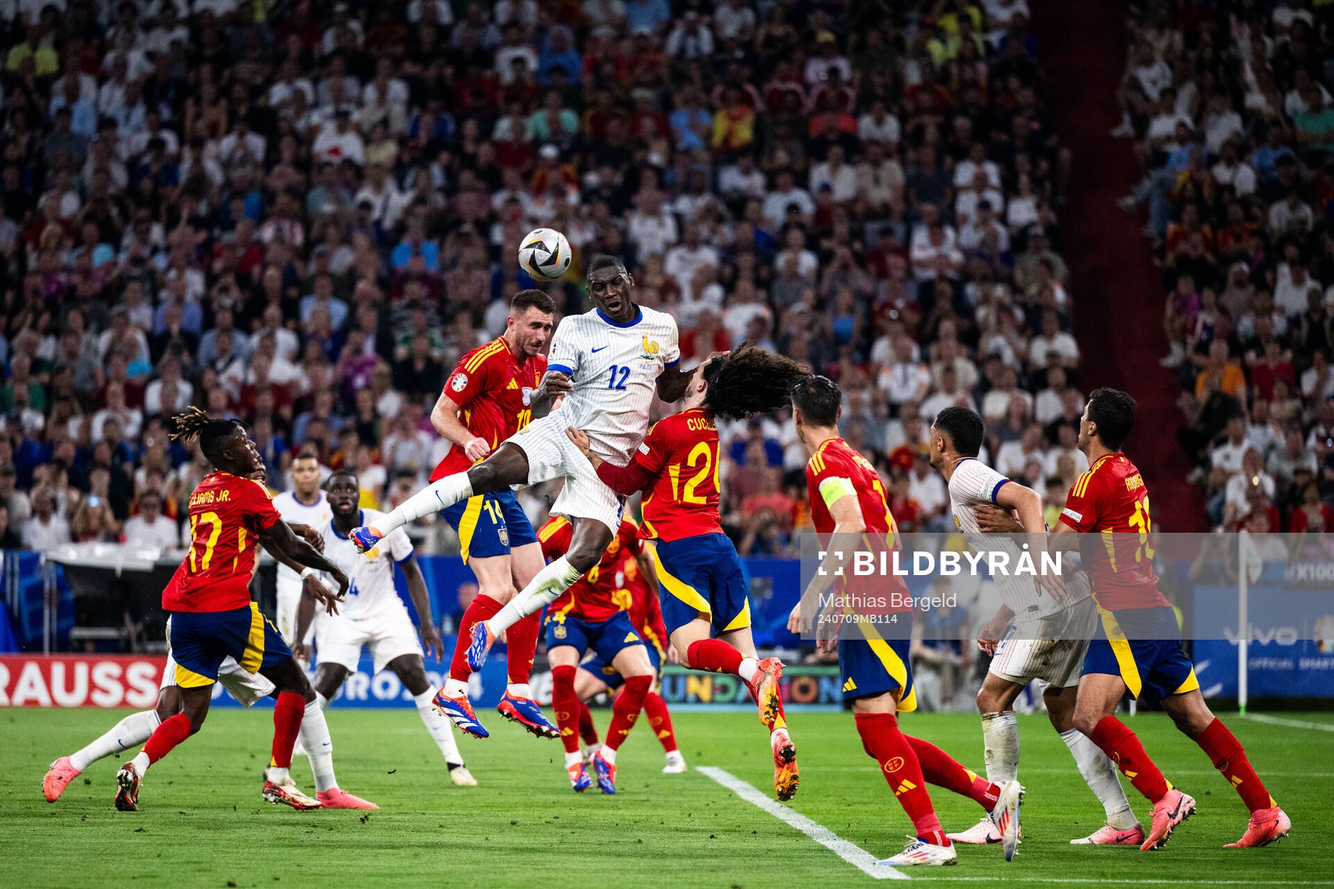 Randal Kolo Muani of France and Marc Cucurella of Spain