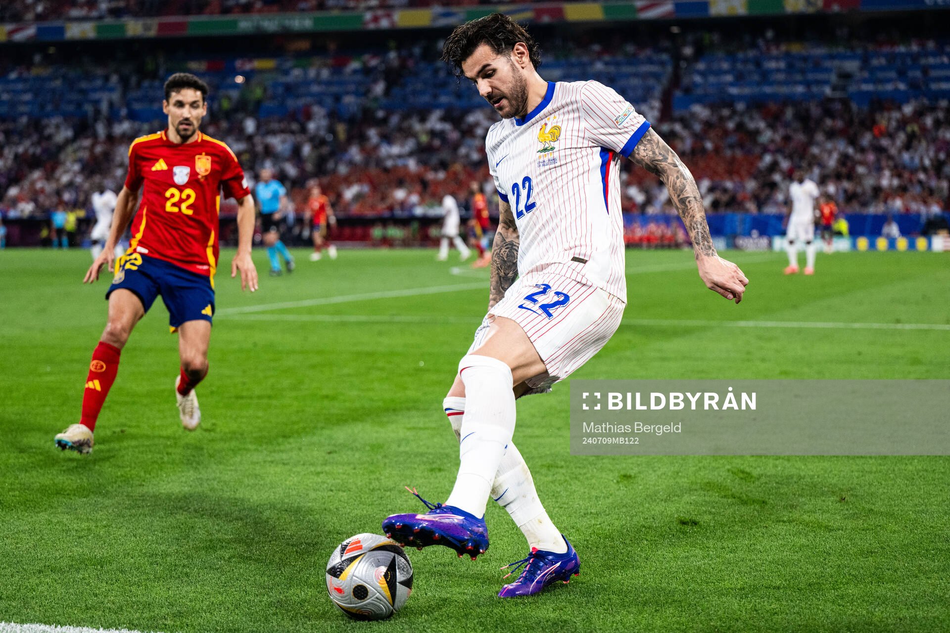 Jesus Navas of Spain and Theo Hernandez of France