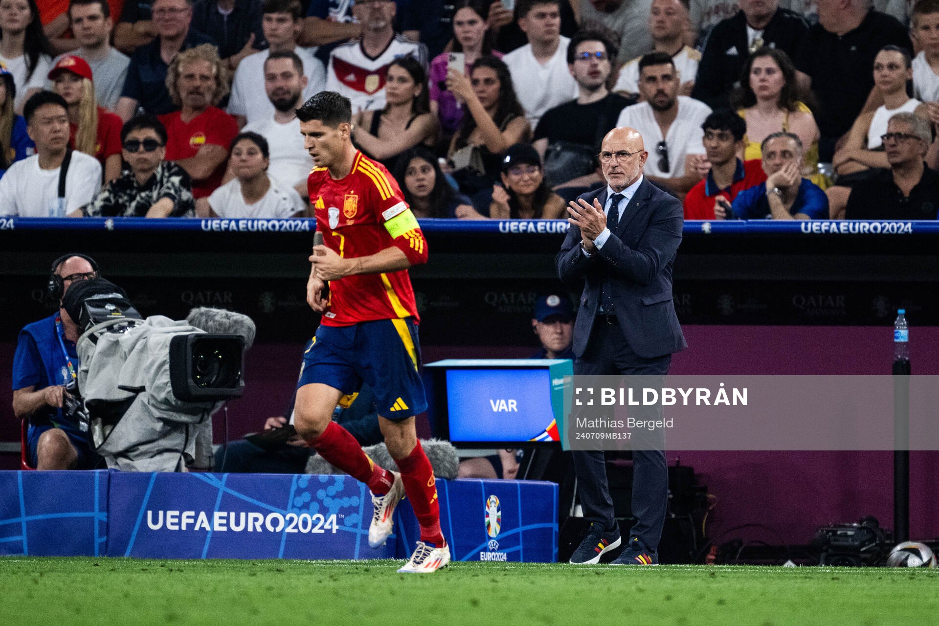 Head coach Luis De La Fuente of Spain
