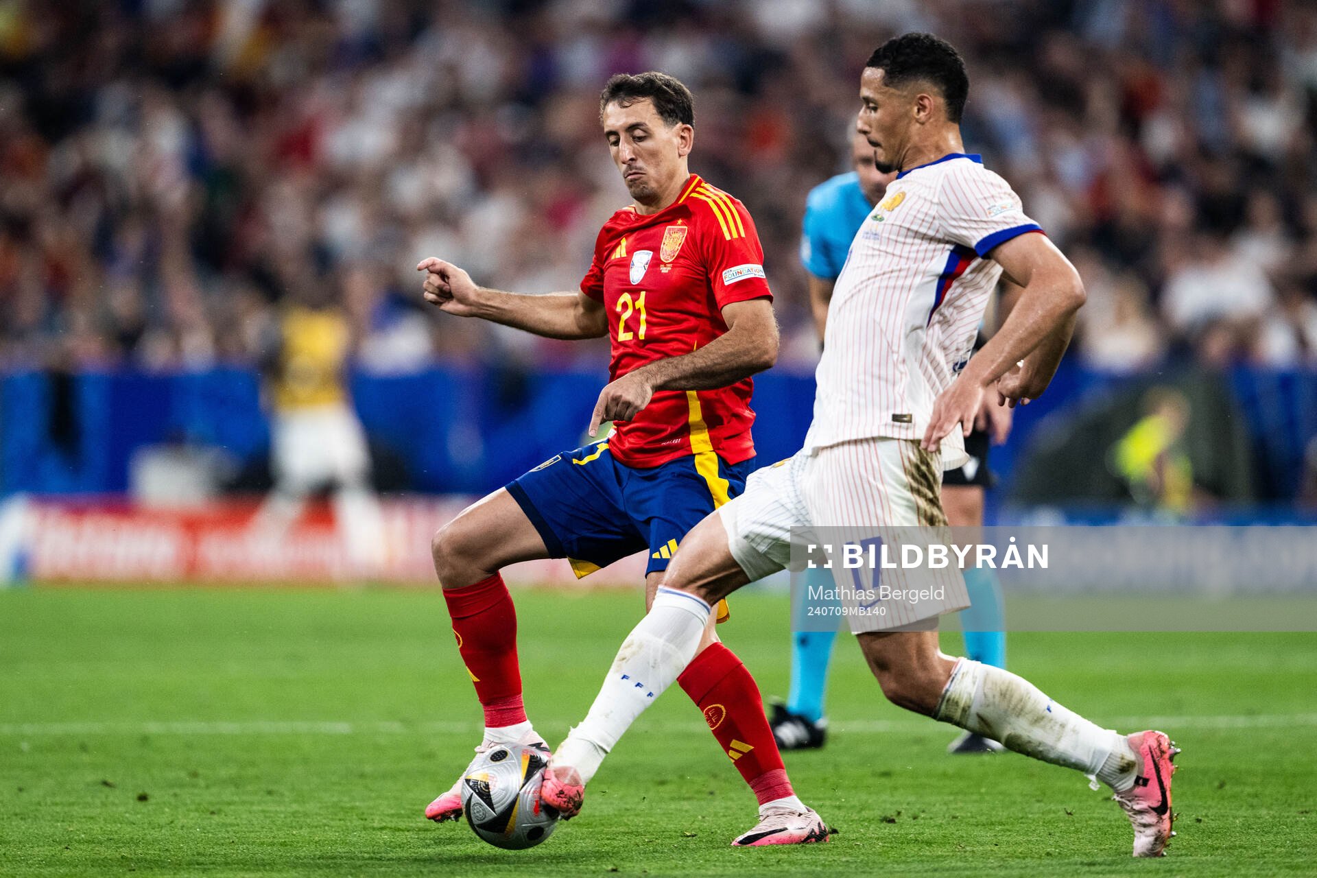 Mikel Oyarzabal of Spain and William Saliba aof France