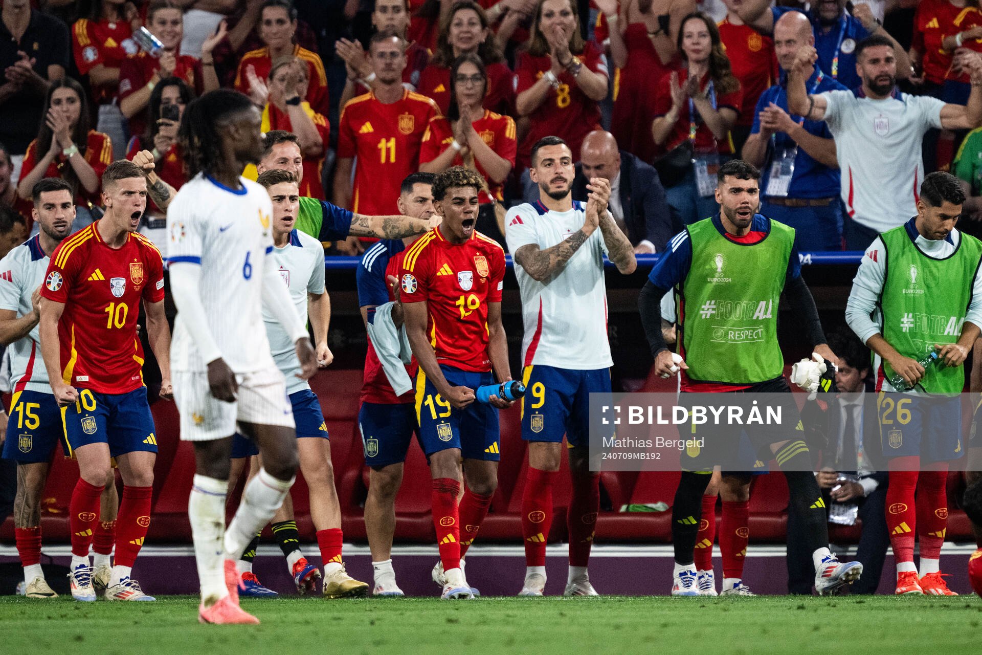 Lamine Yamal and Joselu of Spain celebrate during the UEFA Euro 2024 Football Championship semifinal between Spain and France on July 9, 2024 in Munich.