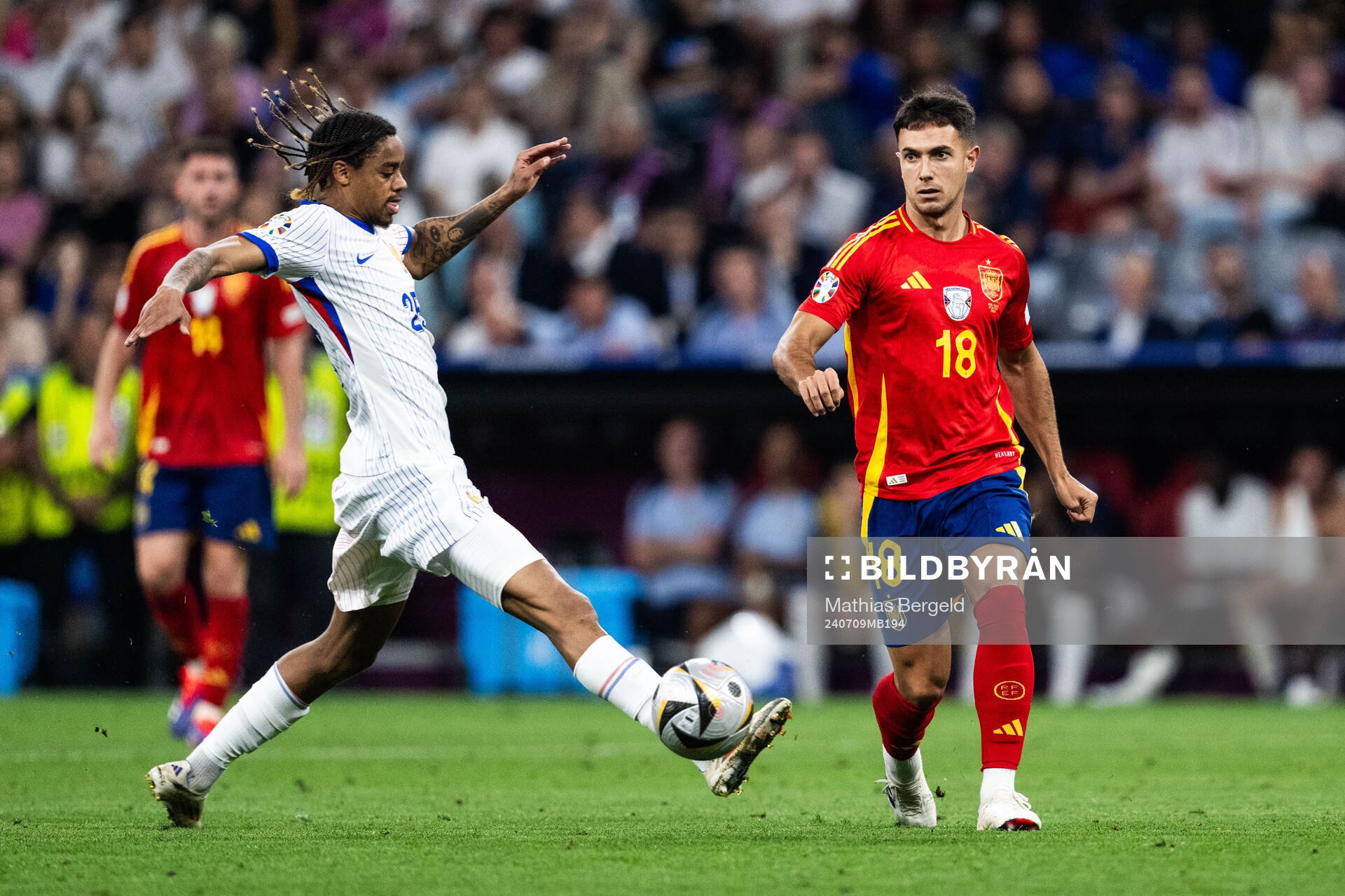 Bradley Barcola of France and Martin Zubimendi of Spain