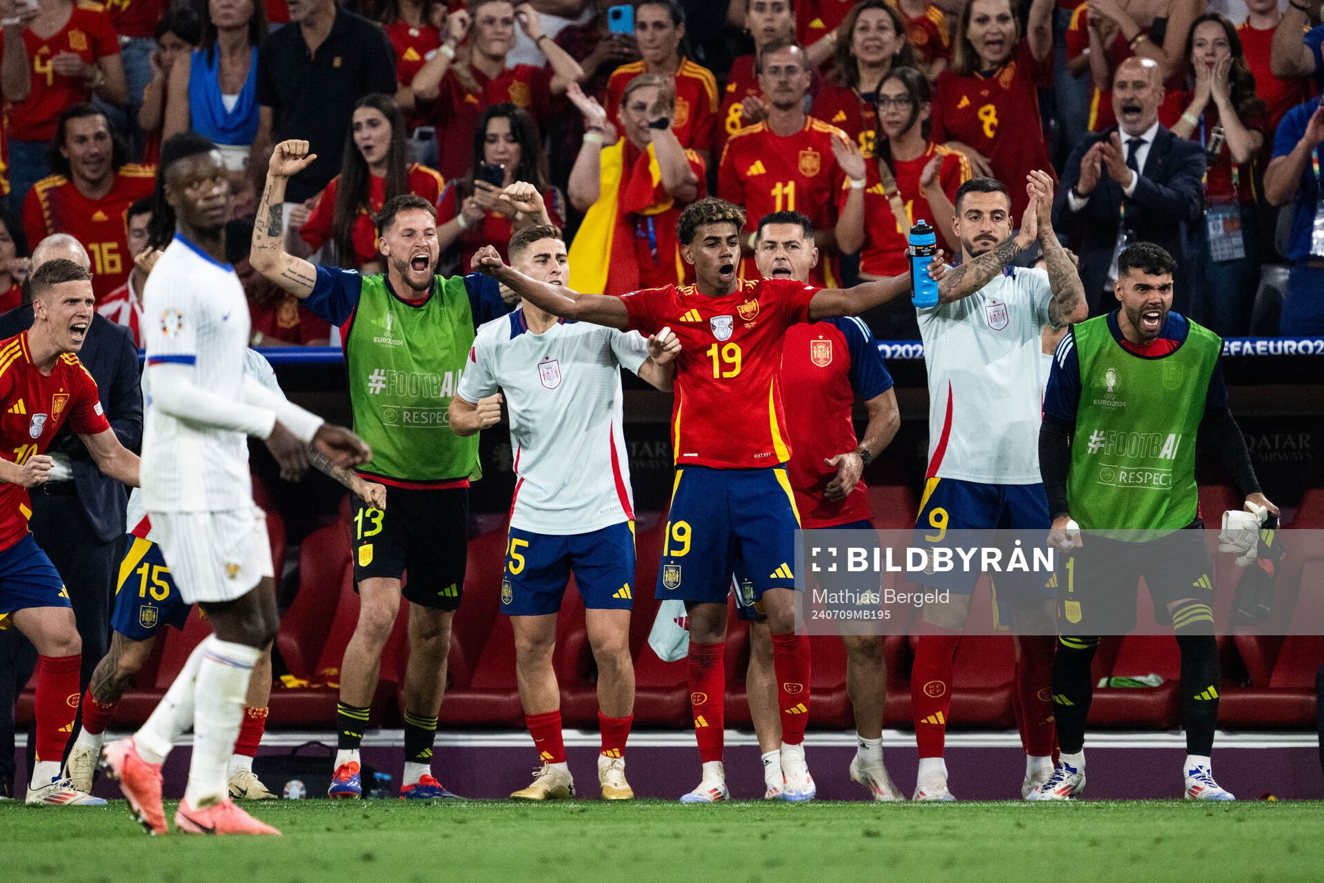 Lamine Yamal of Spain celebrates