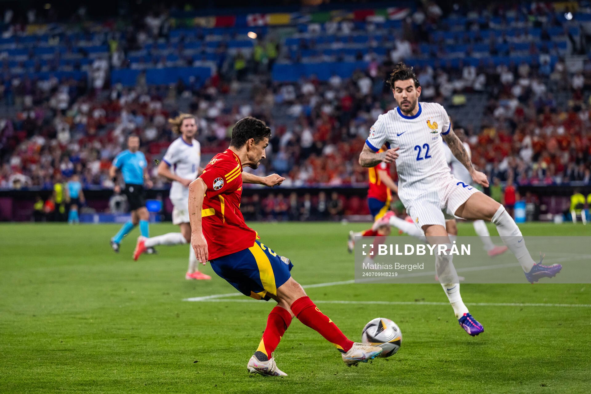 Jesus Navas of Spain and Theo Hernandez of France