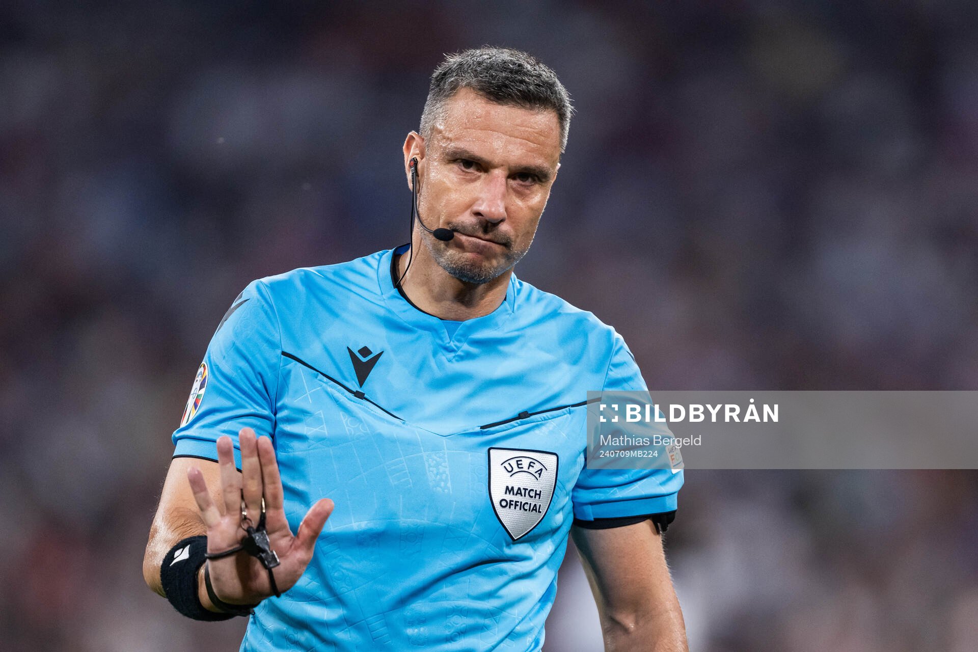 Referee Slavko Vincic