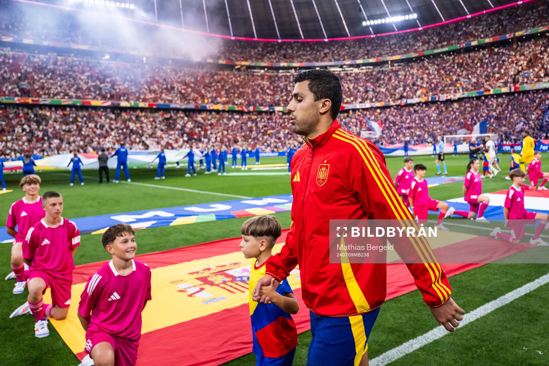 Rodrigo Hernandez of Spain enters the pitch