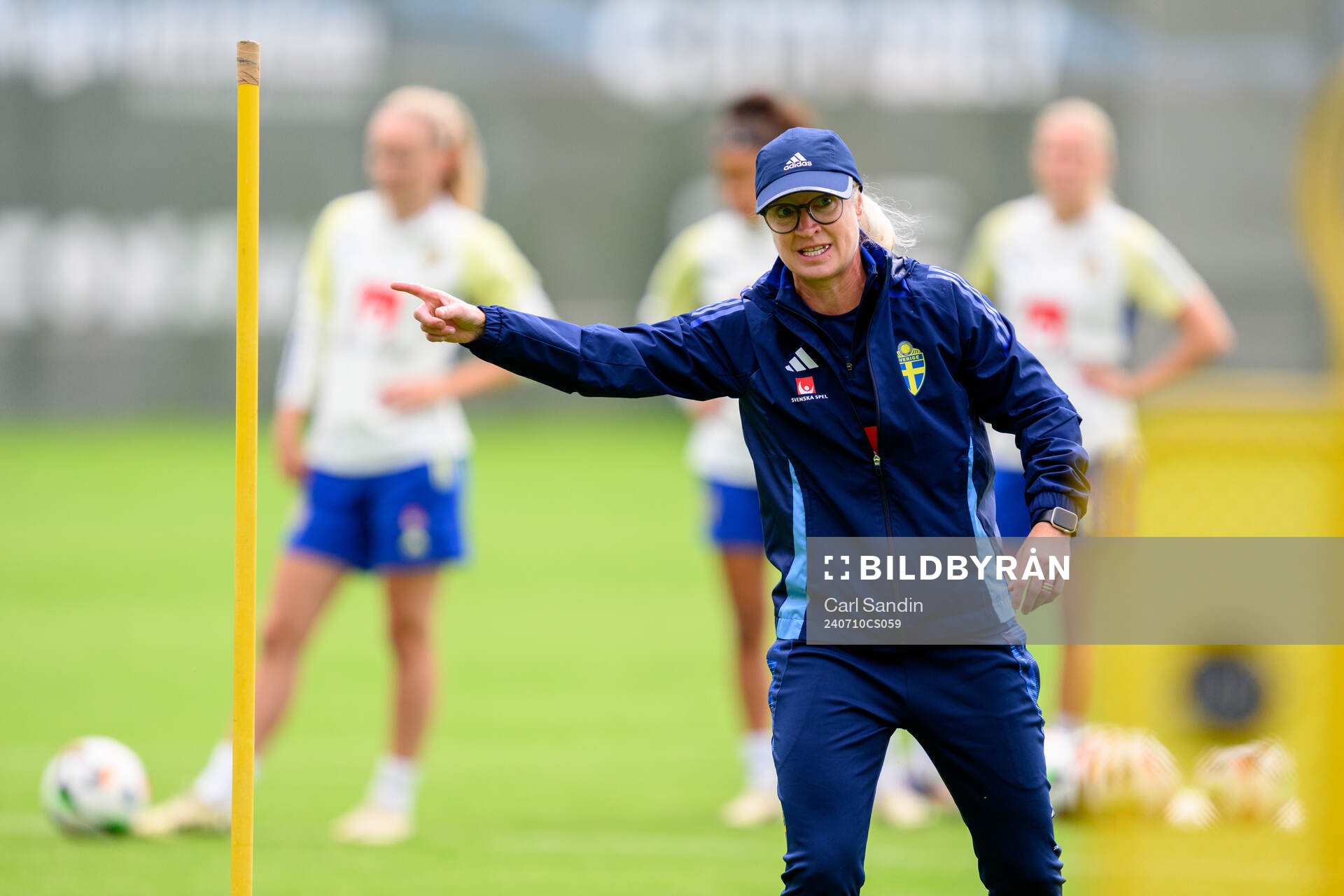 Assistant coach Victoria Sandell