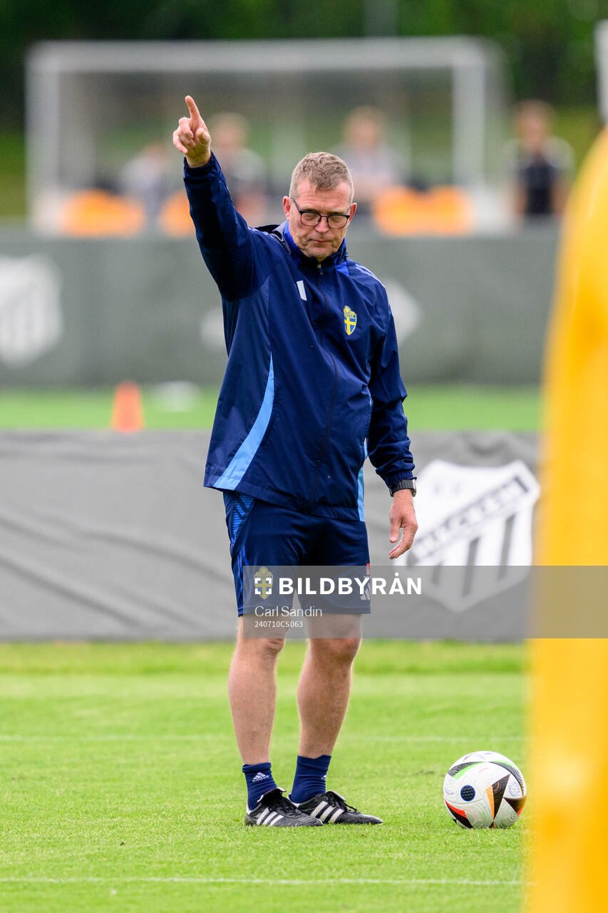 Goalkeeper coach Leif Troedsson