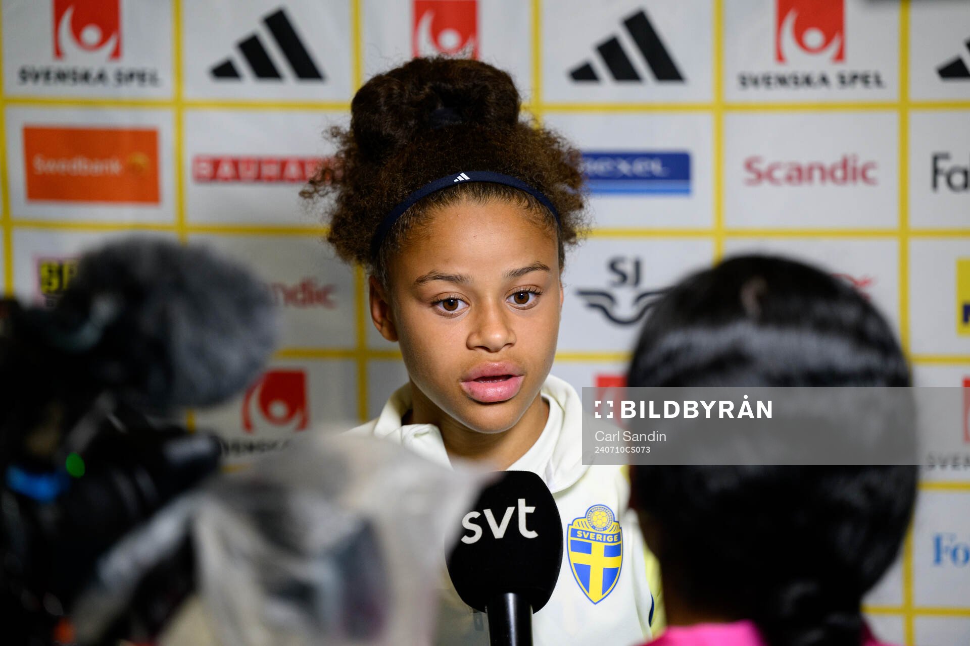 Felicia Schröder is being interviewed