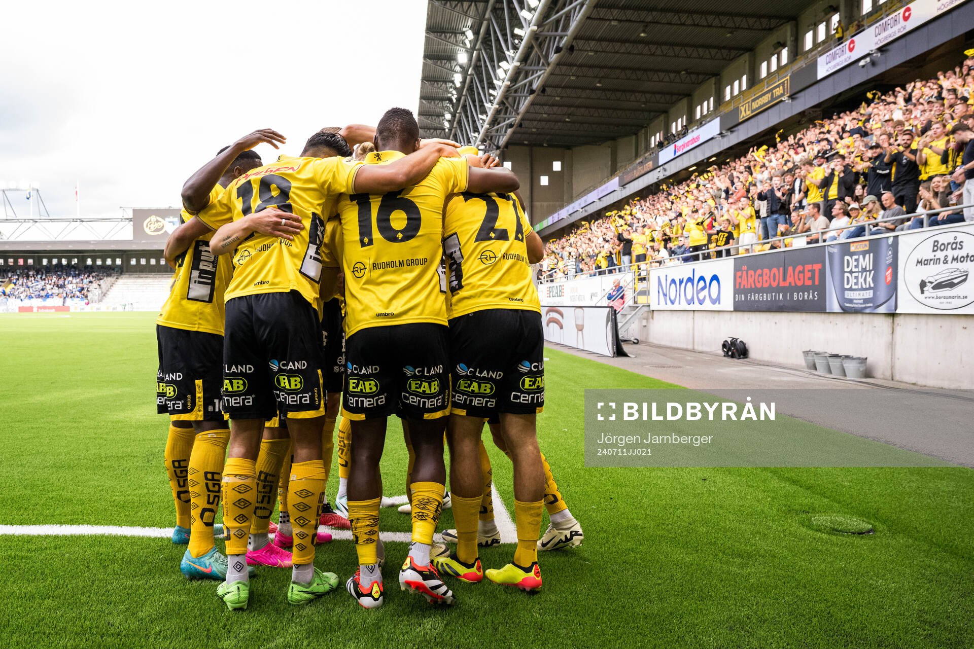Besfort Zeneli of Elfsborg celebrate with teammates
