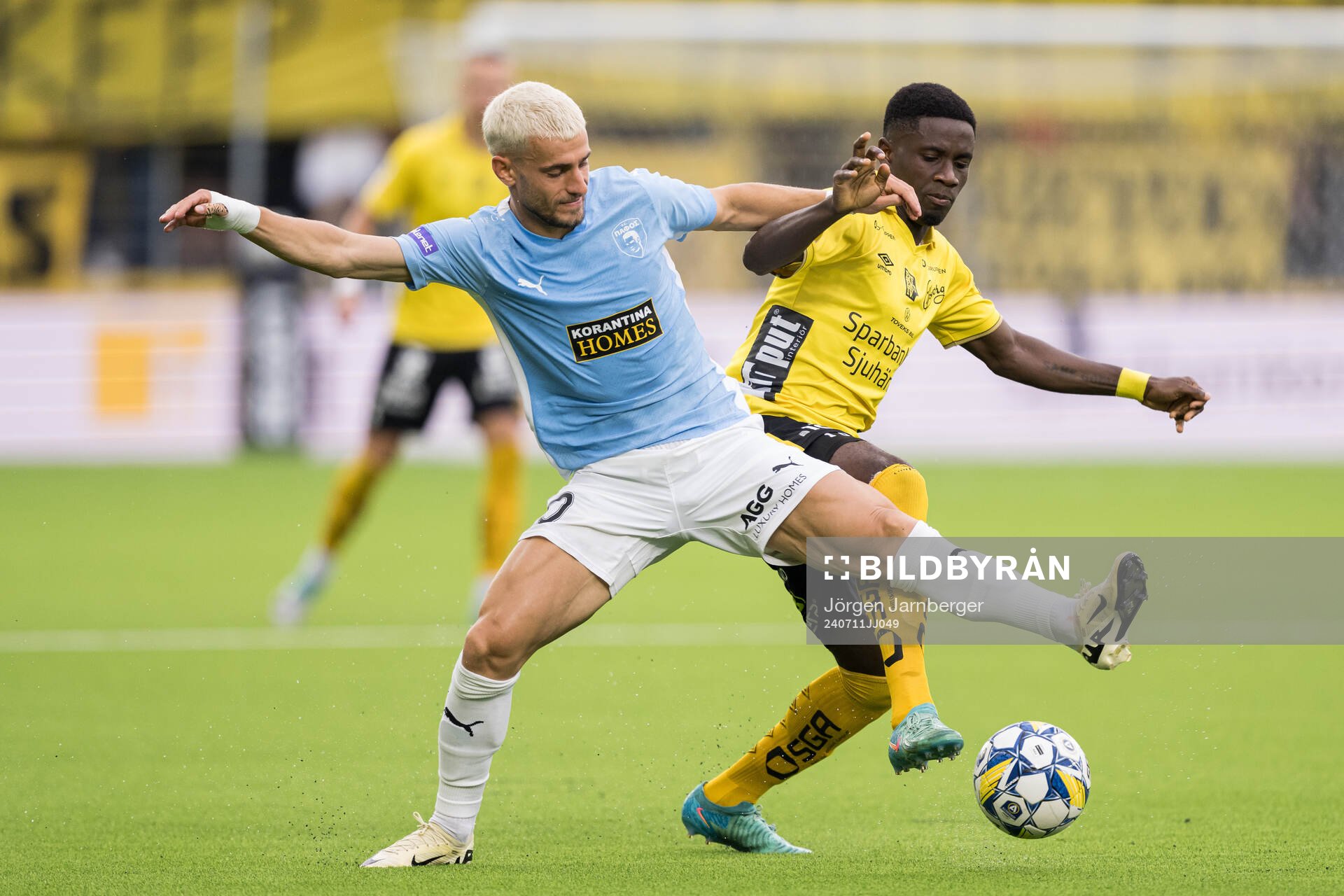 Vlad Dragomir of Pafos and Michael Baidoo of Elfsborg