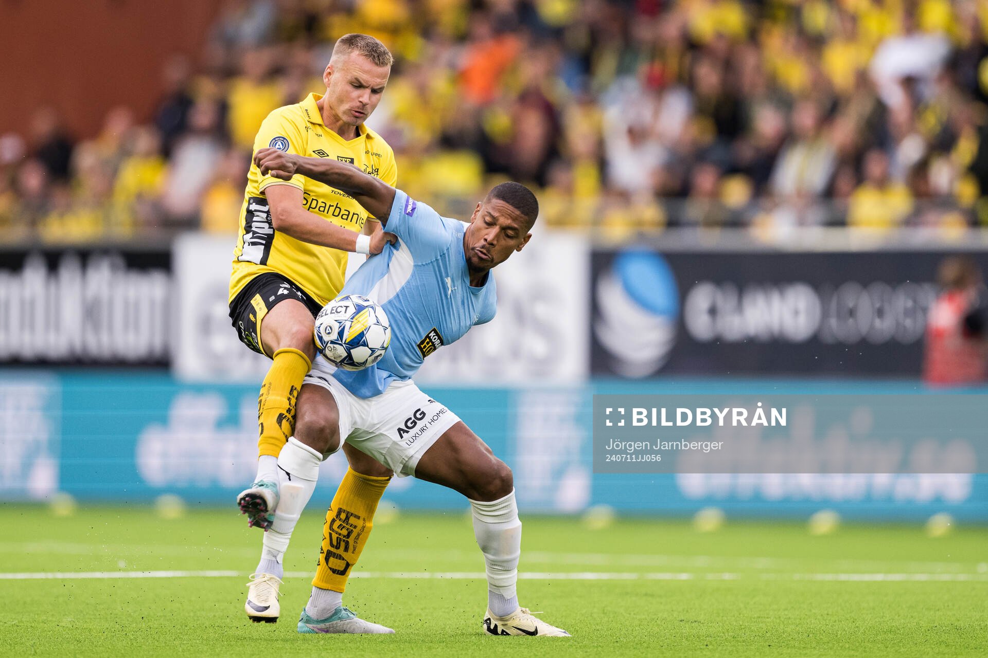 Gustav Henriksson of Elfsborg and Jairo of Pafos