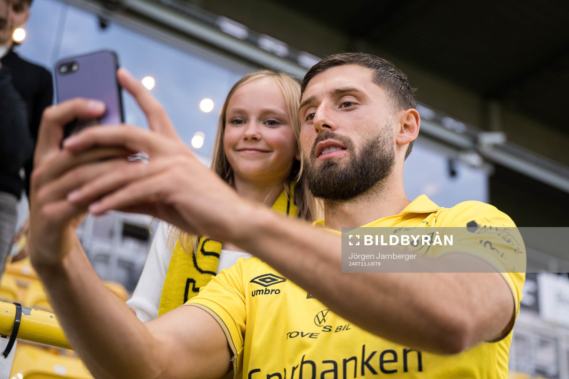 Arber Zeneli of Elfsborg takes a selfie with a fan