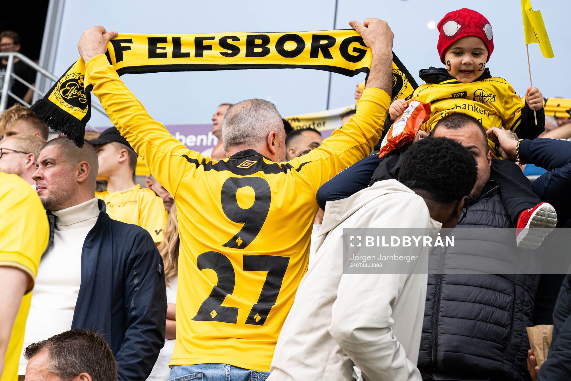 Aber and Bedford Zeneli of Elfsborg father in the stands