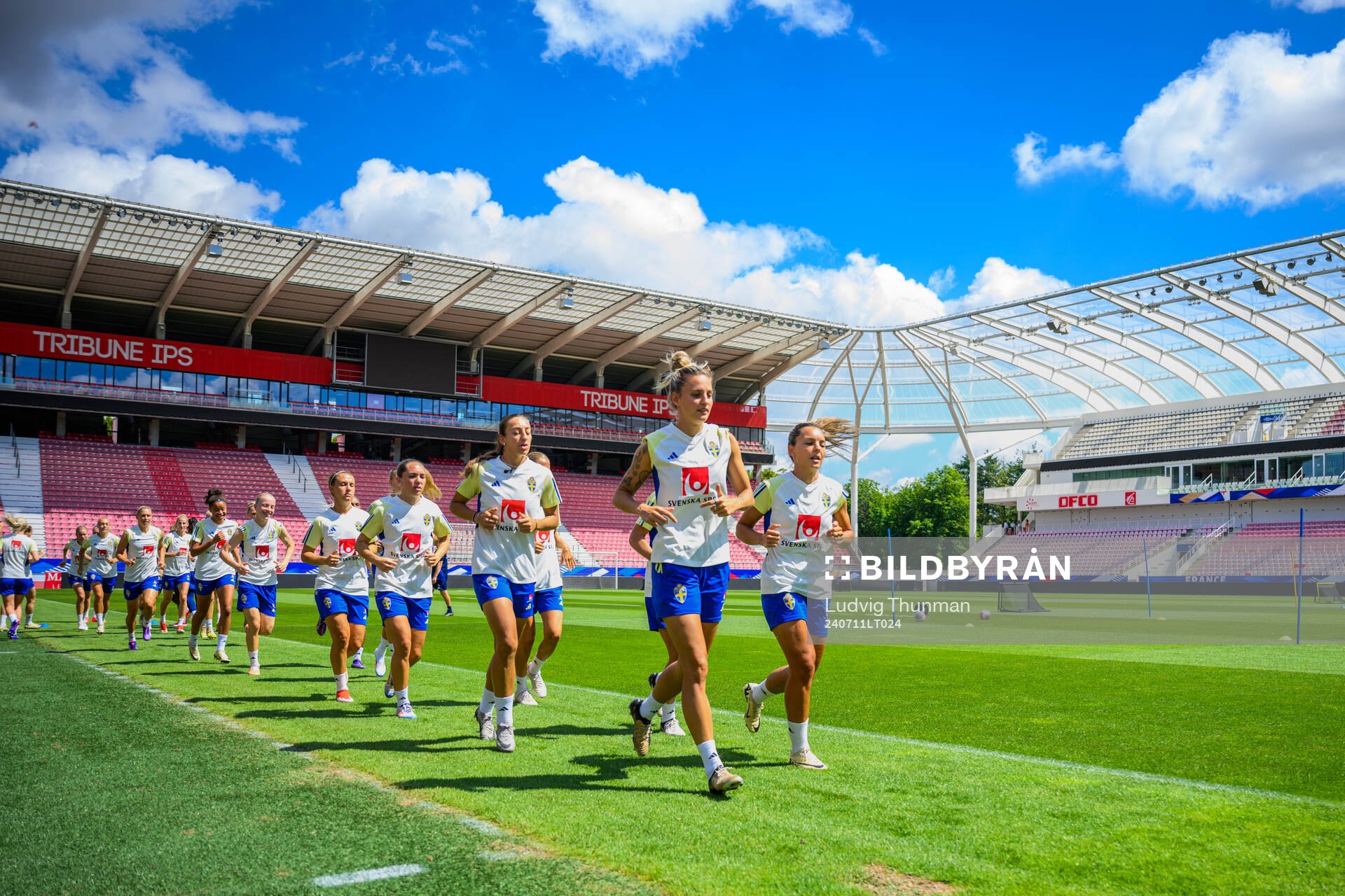 Players of the Swedish women's national football team warm